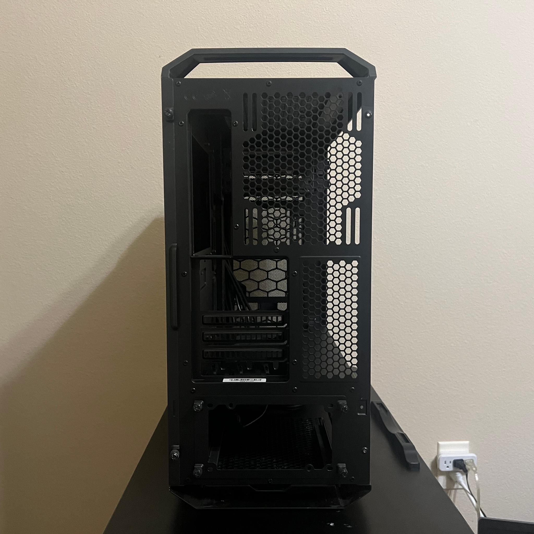 Cooler Master MasterCase Pro 5 - Screws included!