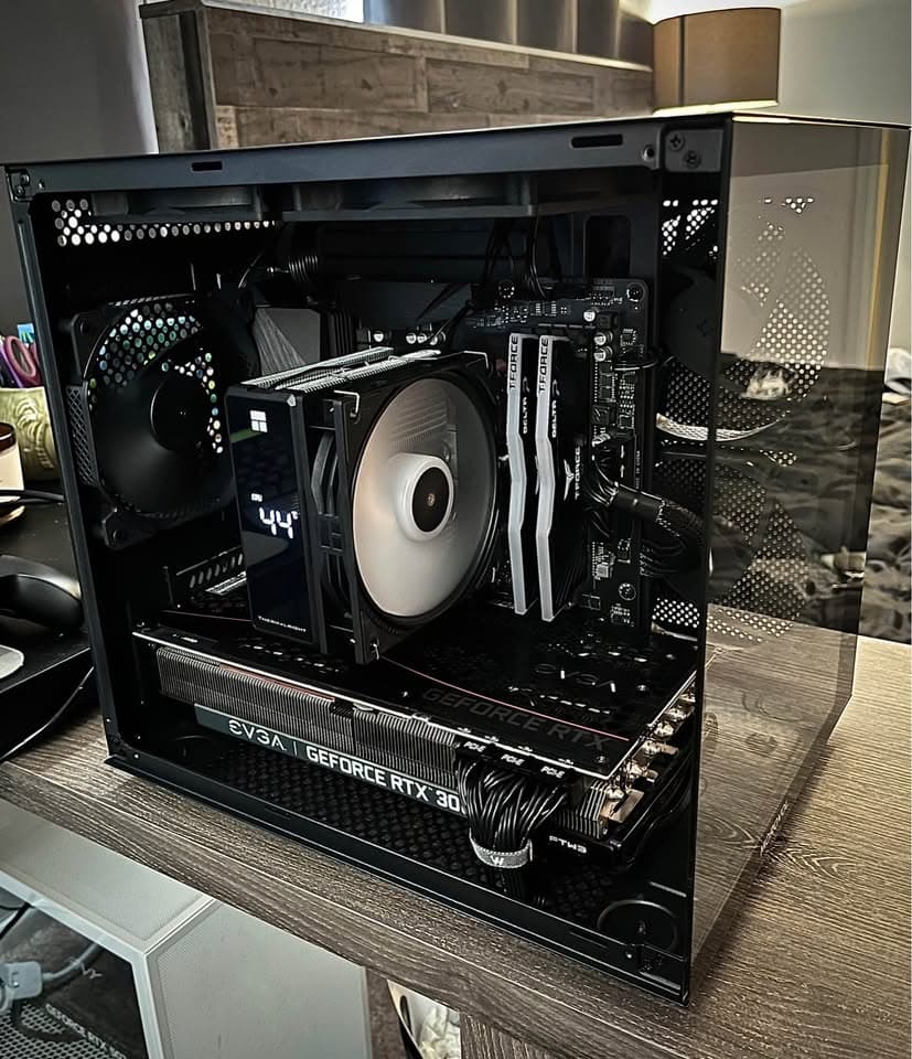 Compact 1440p | EVGA FTW3 RTX 3080 | 32GB T-Force RGB 3600mhz | Ryzen 5 5600X | 1TB m.2 NVMe