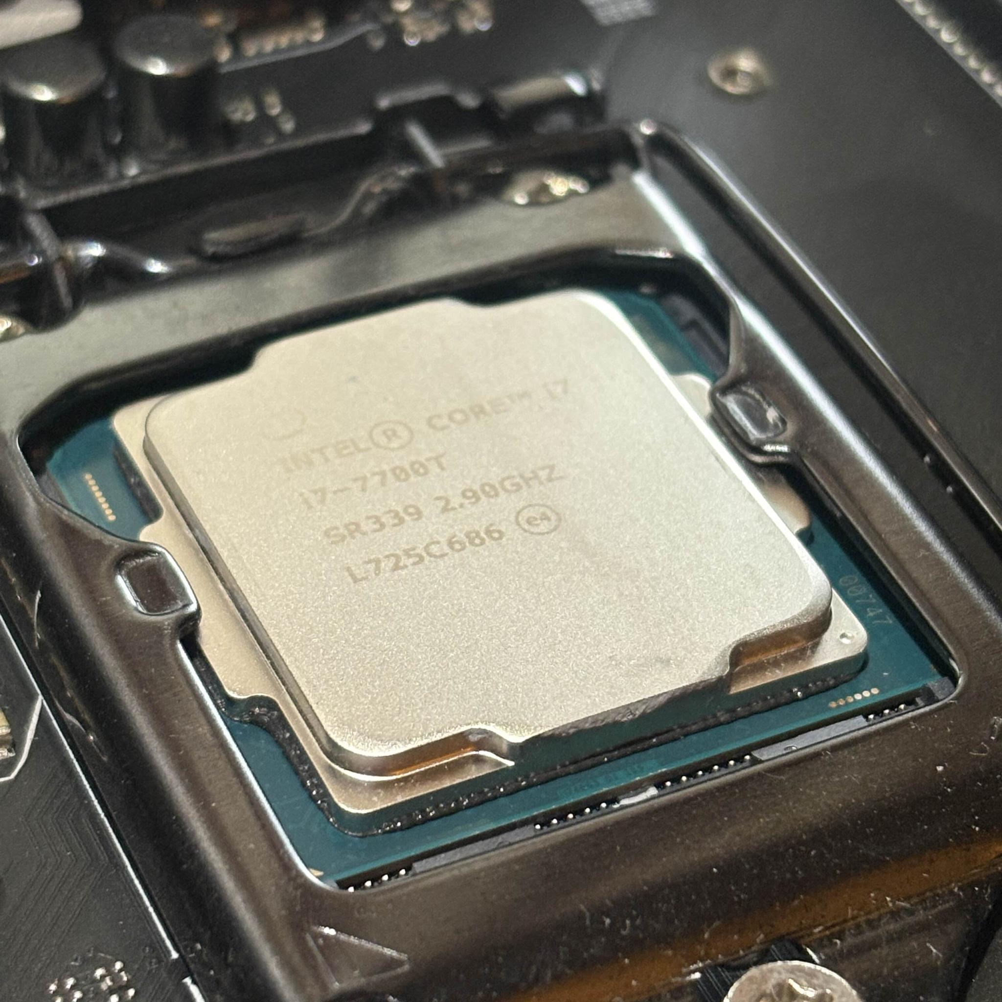 ASUS ROG Maximus VIII Hero + Intel i7-7700T + 16GB DDR4 + Wi-Fi + RGB Hub