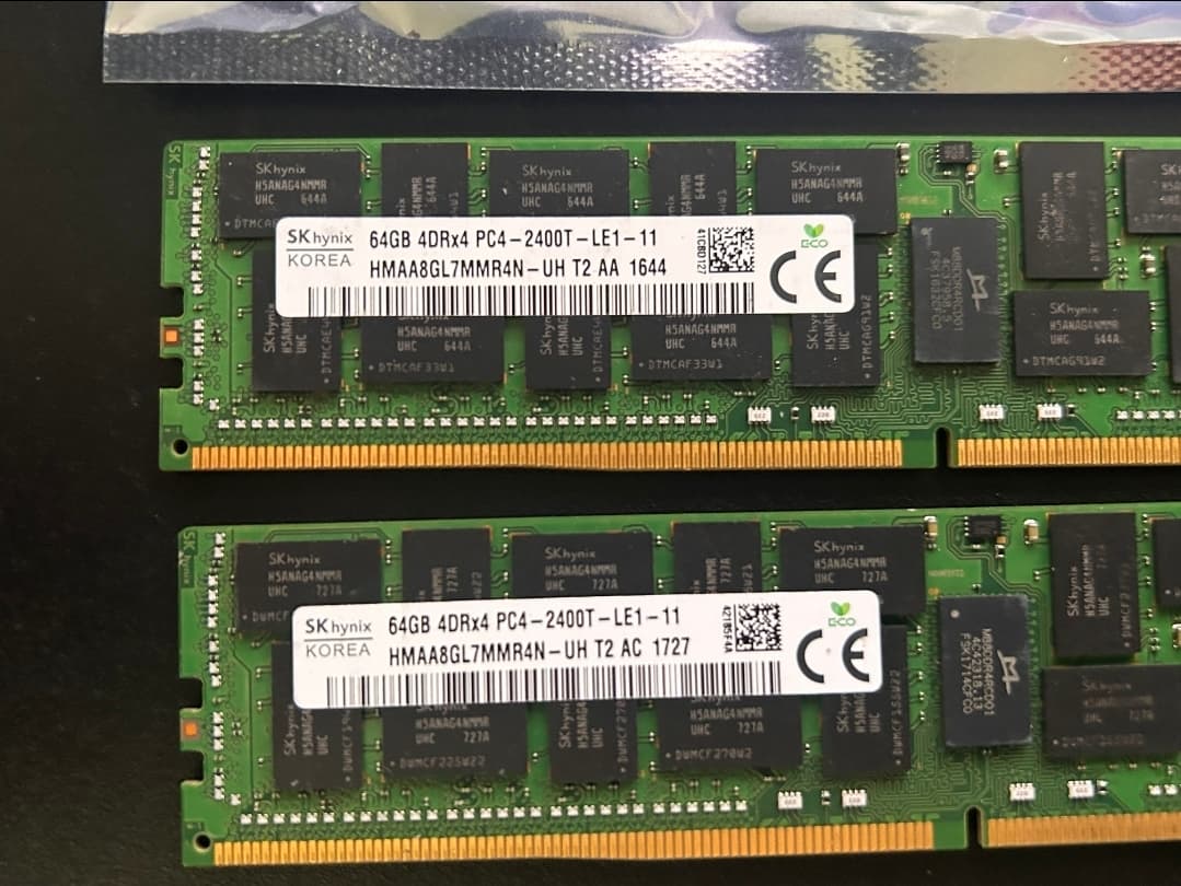 SK hynix HMAA8GL7MMR4N-UH