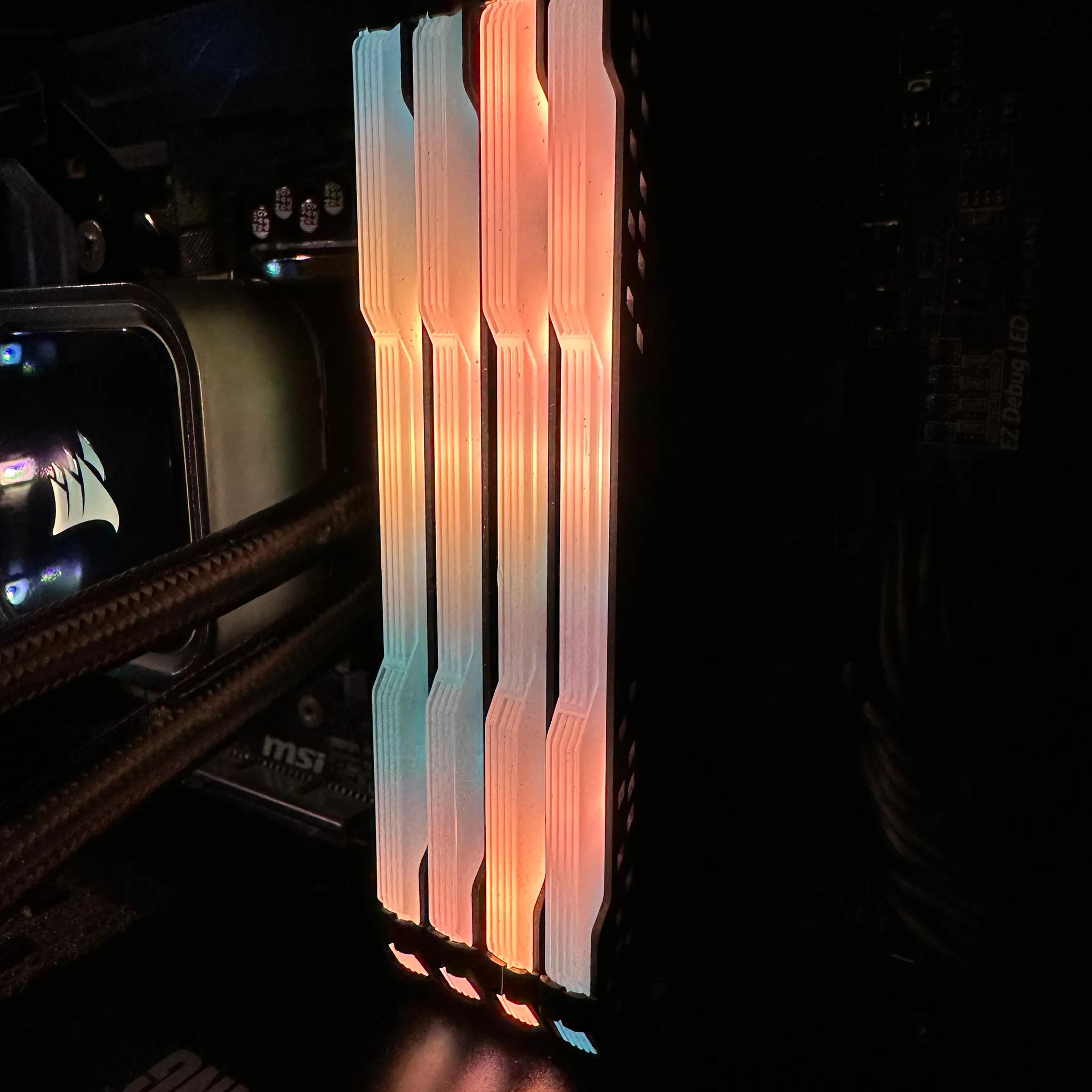 CORSAIR VENGEANCE RGB PRO DDR4 32GB (4x8GB) 3000 MHZ