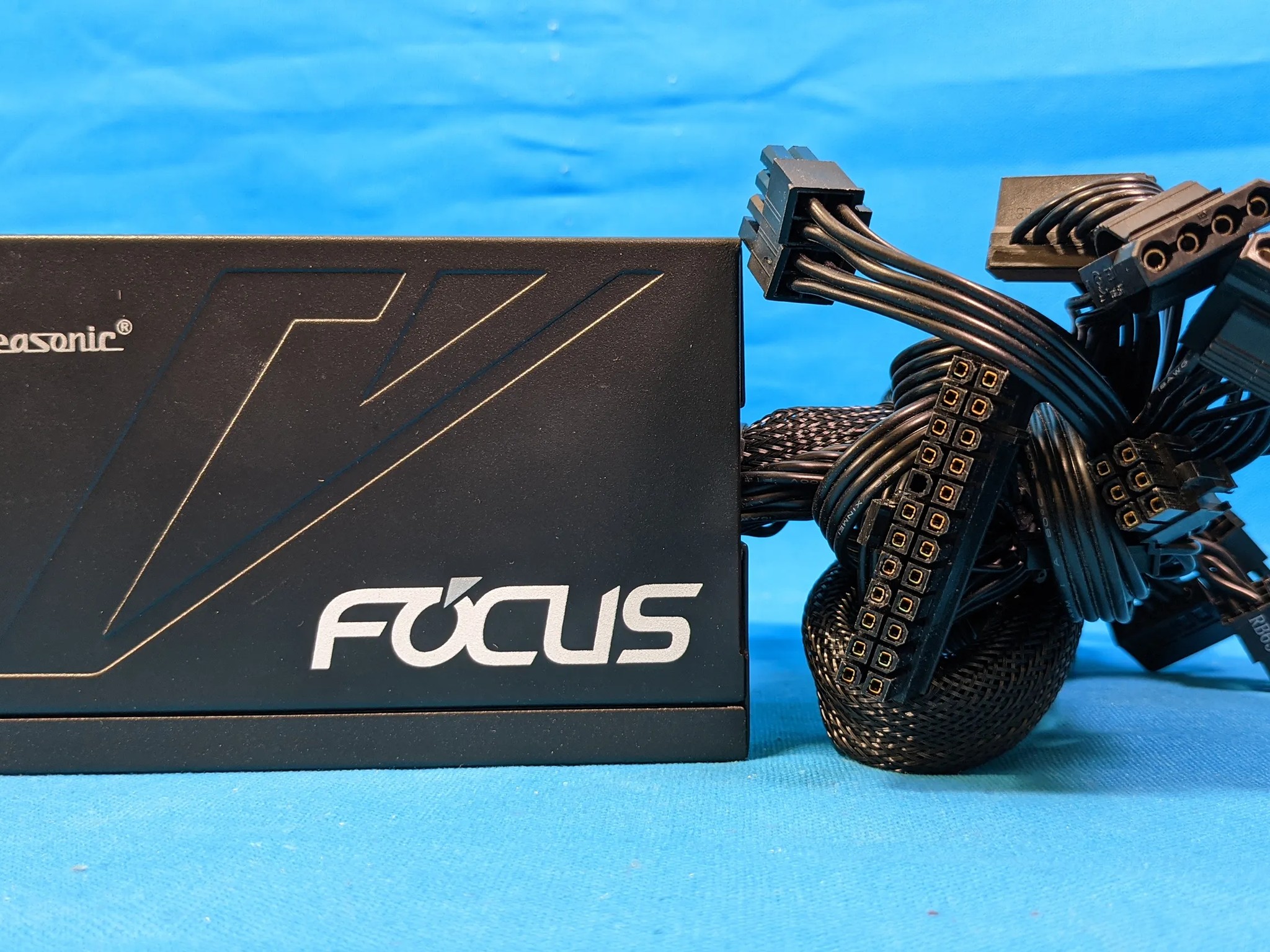 SeaSonic Focus GM-650 650W Semi-Modular 80 PLUS Gold ATX Desktop Power Supply SSR-650FM