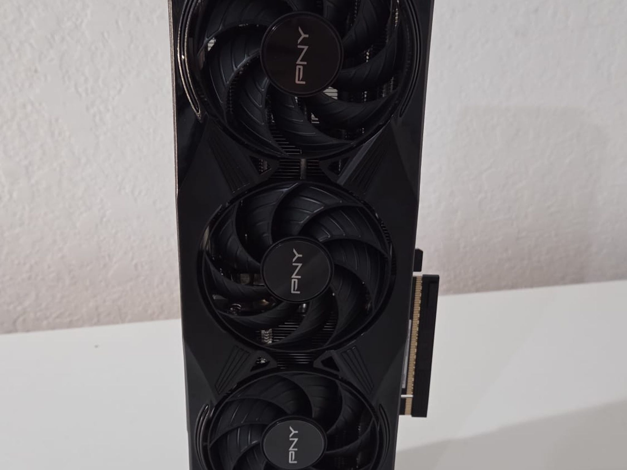 PNY GeForce RTX 5070 12GB GDDR7 Triple Fan - DLSS 4 - Blackwell - Like New