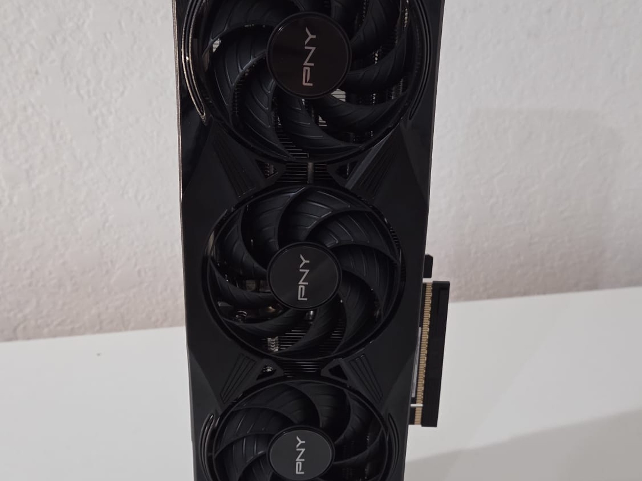 PNY GeForce RTX 5070 12GB GDDR7 Triple Fan - DLSS 4 - Blackwell - Like New
