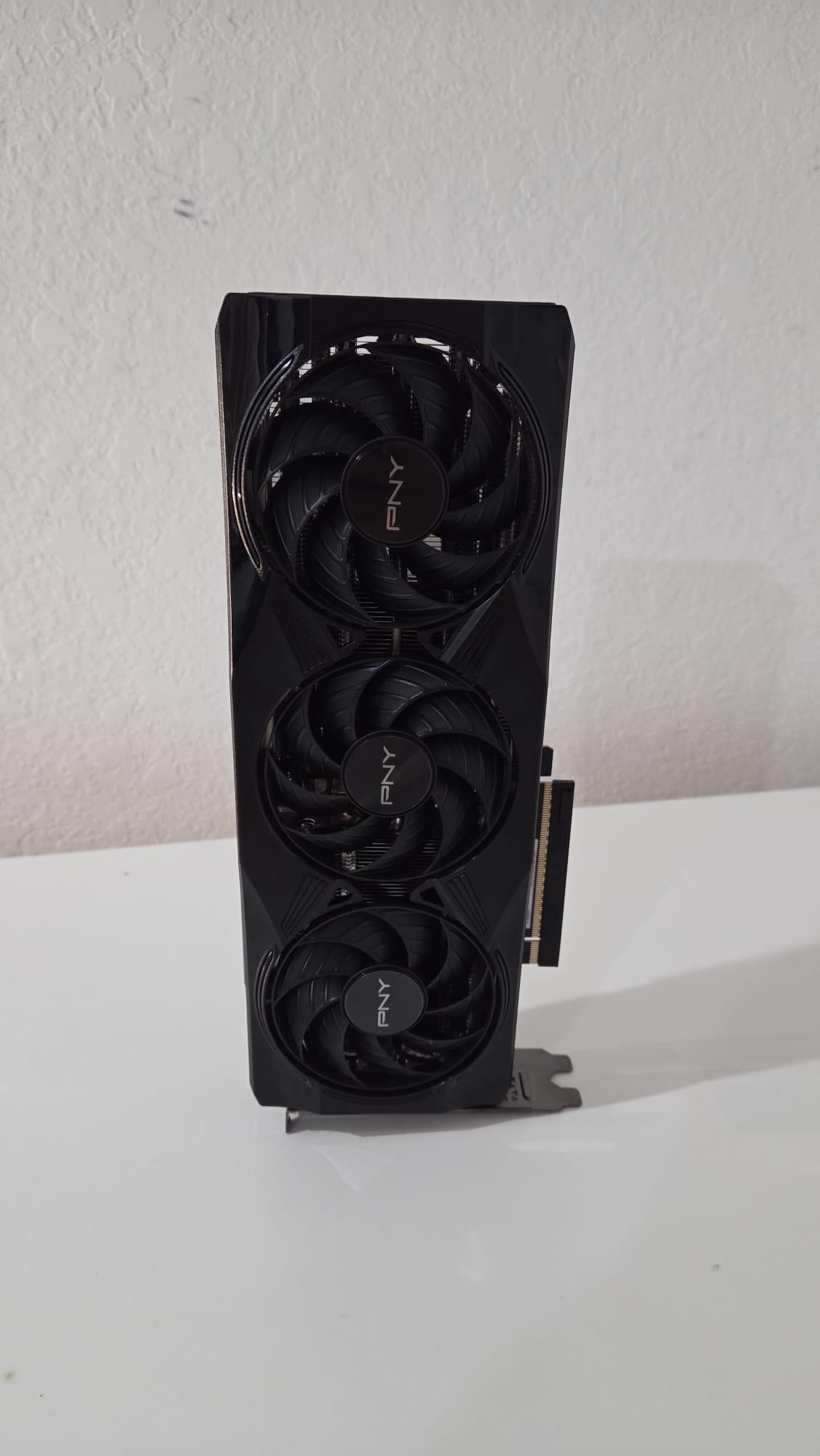 PNY GeForce RTX 5070 12GB GDDR7 Triple Fan - DLSS 4 - Blackwell - Like New