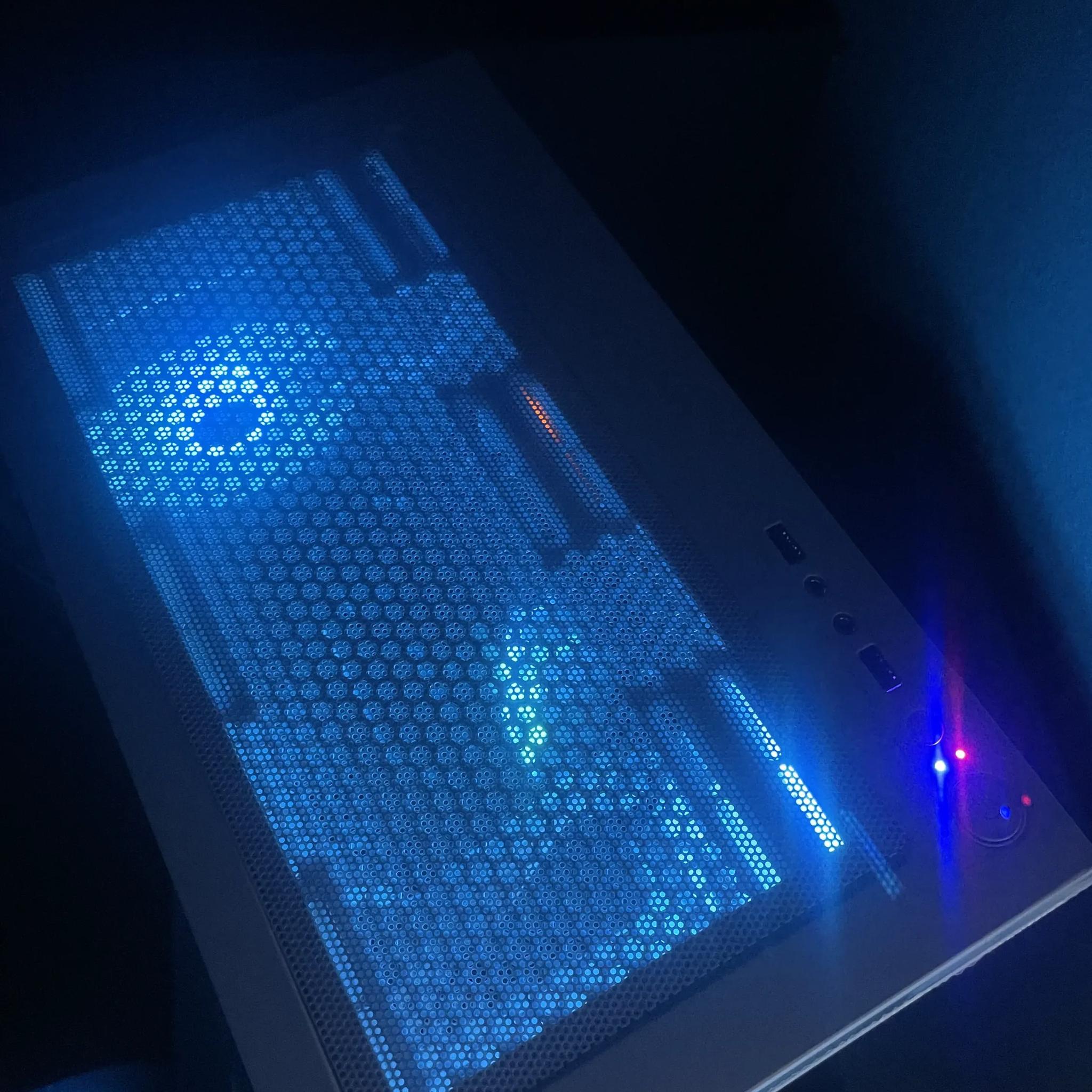 GTX 1660 Super & AMD Ryzen 5 5500! All White build