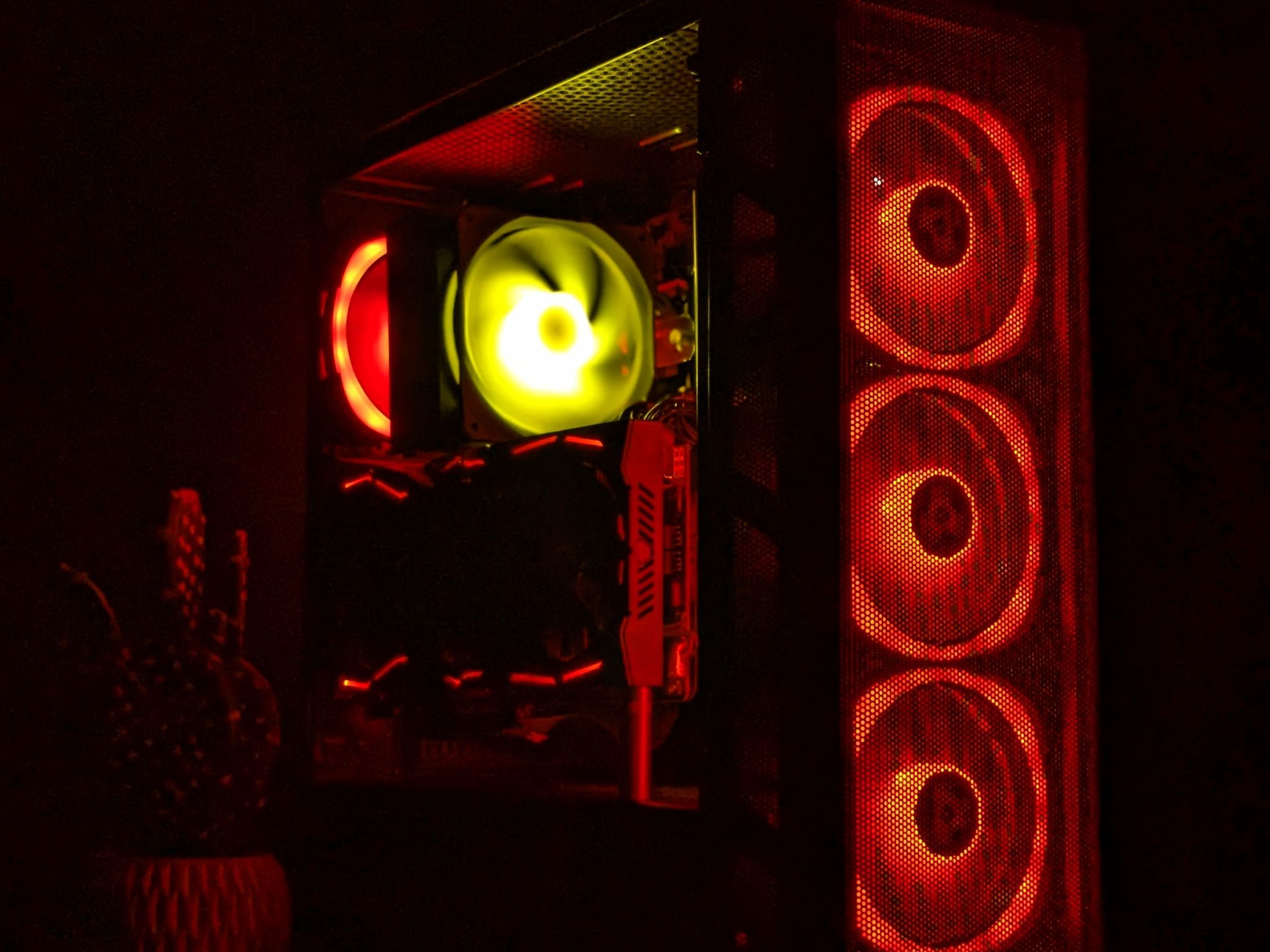 1080p Gaming PC⚫️RX VEGA 56 8GB⚫️I5-8600@4.2GHz⚫️16GB DDR4 RAM⚫️1TB NVMe SSD⚫️Windows 11 Pro