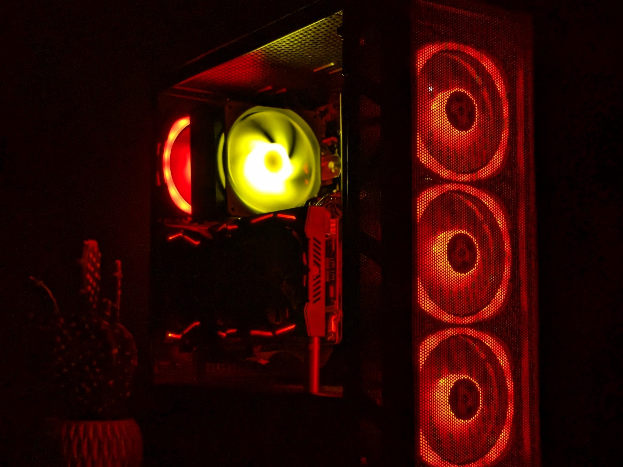 1080p Gaming PC⚫️RX VEGA 56 8GB⚫️I5-8600@4.2GHz⚫️16GB DDR4 RAM⚫️1TB NVMe SSD⚫️Windows 11 Pro