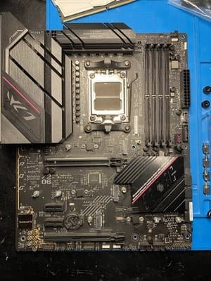 ASUS ROG STRIX B650E-F Gaming WiFi ATX + AMD 7900X CPU Combo