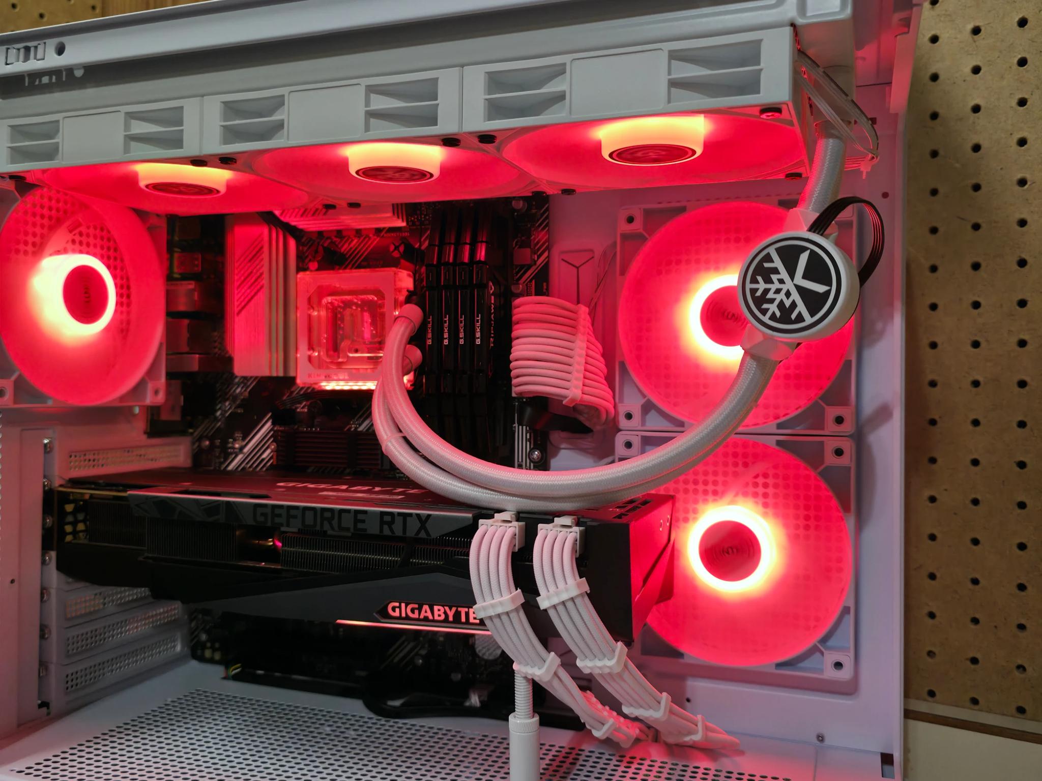 X3D Whiteout | RTX 3080 | 5600x3D |32GB DDR4 | 1TB NVME