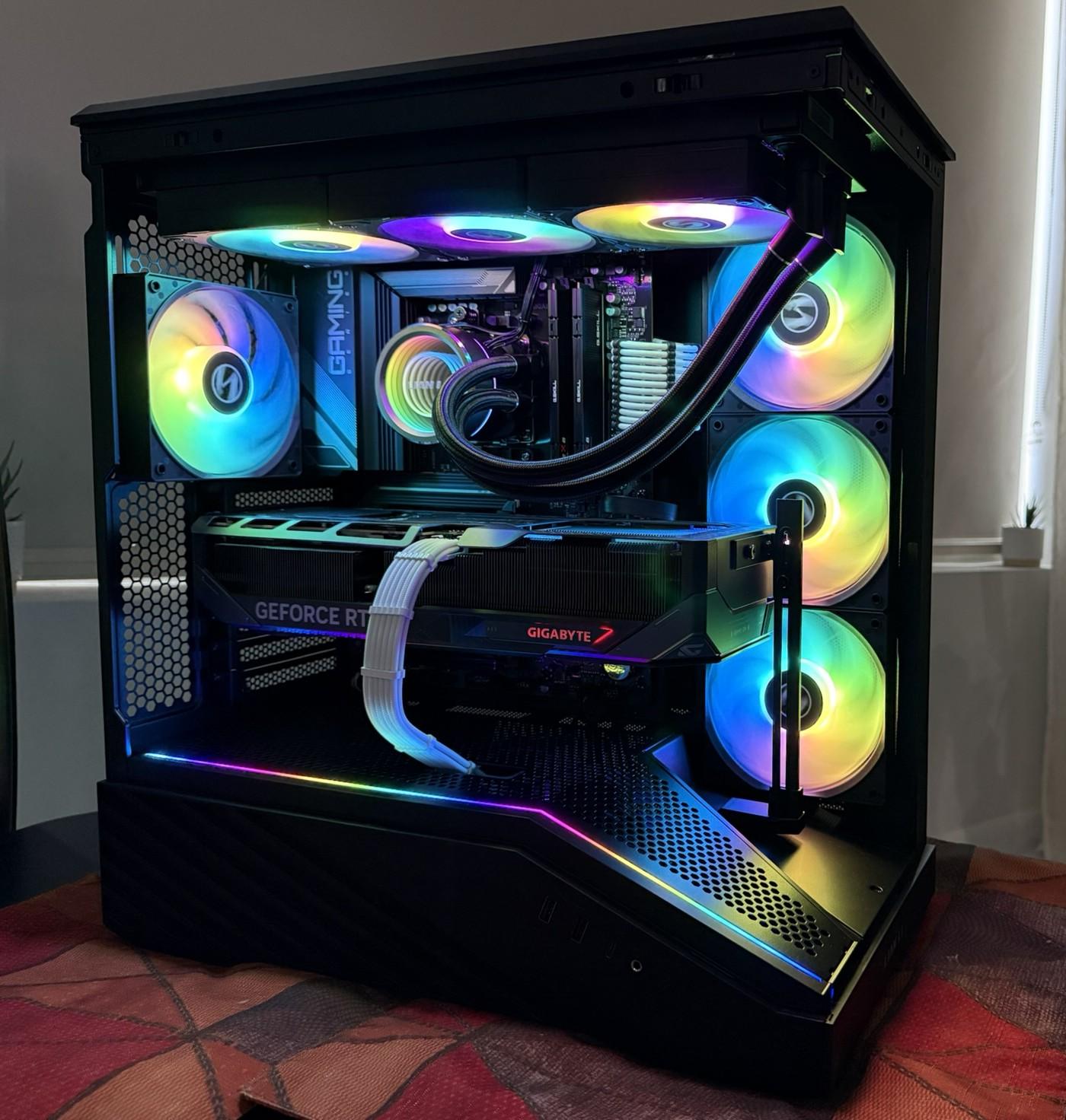 GeForce RTX 5070 Ti Lian Li Gaming PC - Ryzen 5 7600X3D, 32GB RAM, 1TB NVMe SSD
