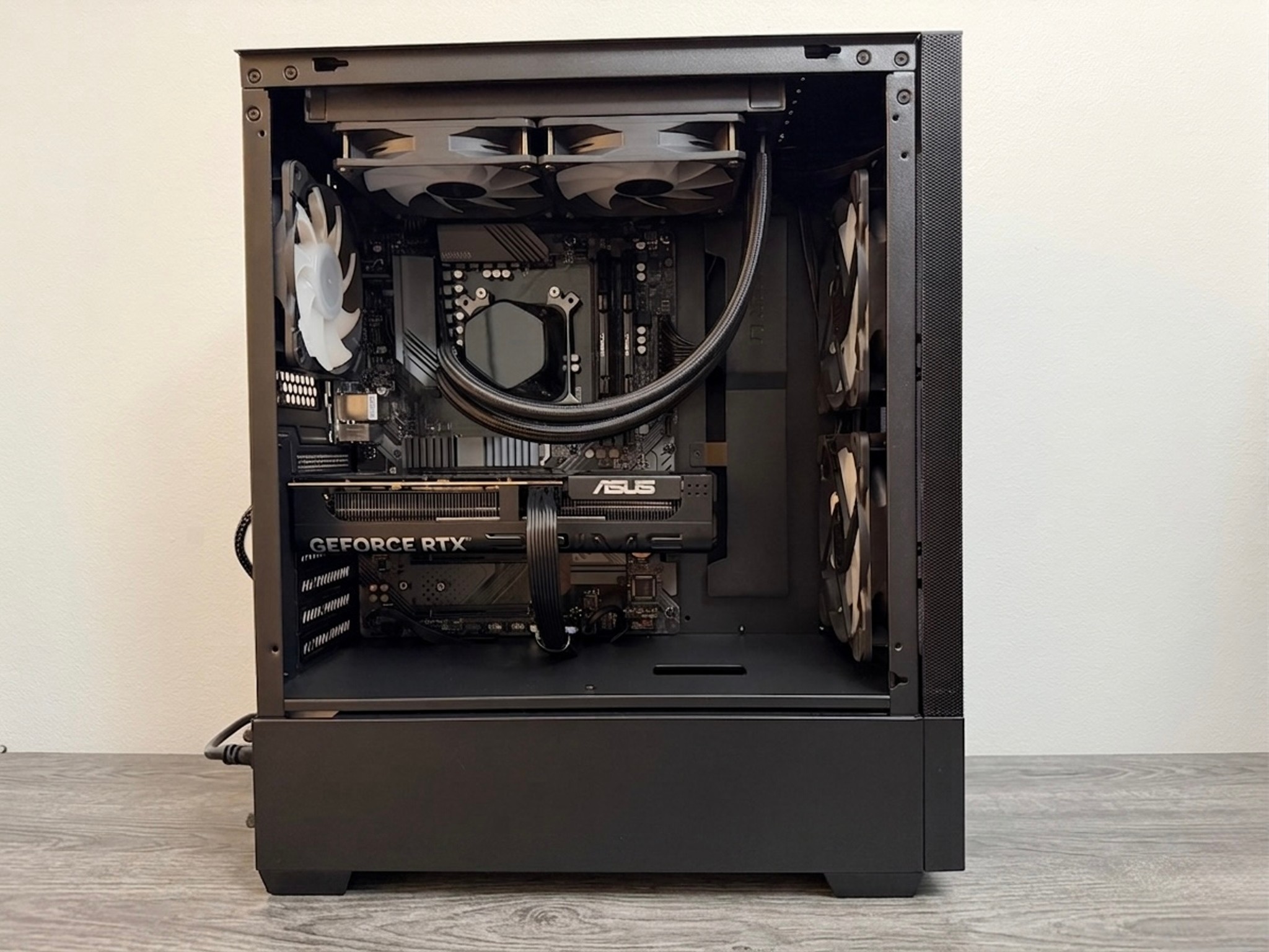 RTX 5050 8GB OC • RYZEN 5 5500 • B550 WIFI • 16GB DDR4 • 512GB SSD • 240MM AIO NEW CUSTOM GAMING PC