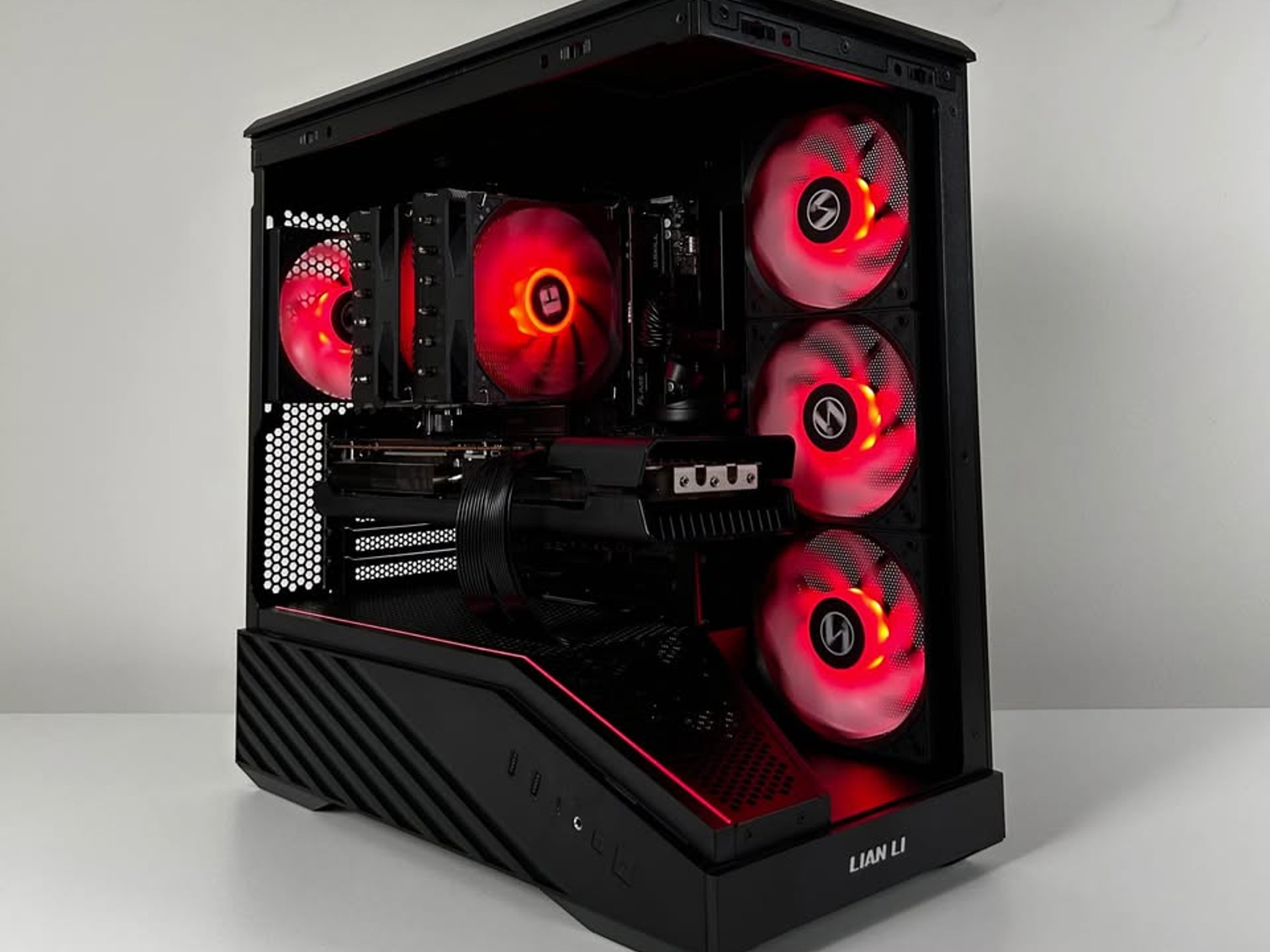 Ryzen 5 7600x, DDR5 32GB 6000Mhz, 2TB NVME, RX 6800 16GB Gaming PC