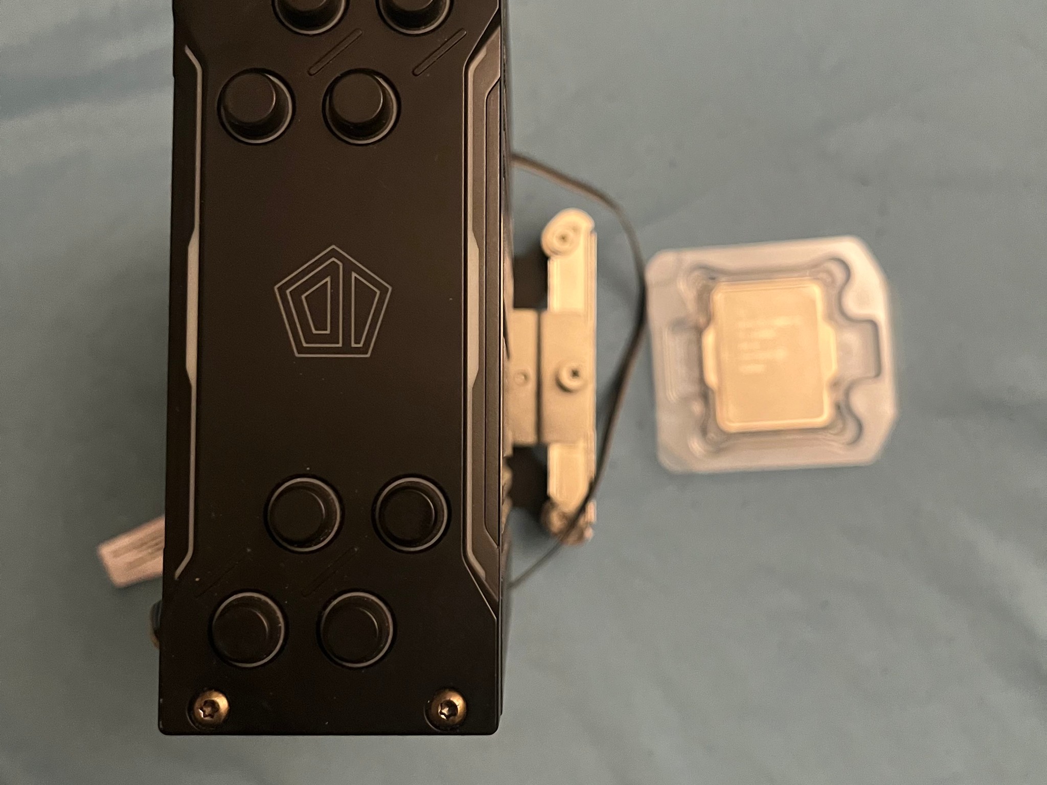 Intel Core i5-12600KF with CPU cooler