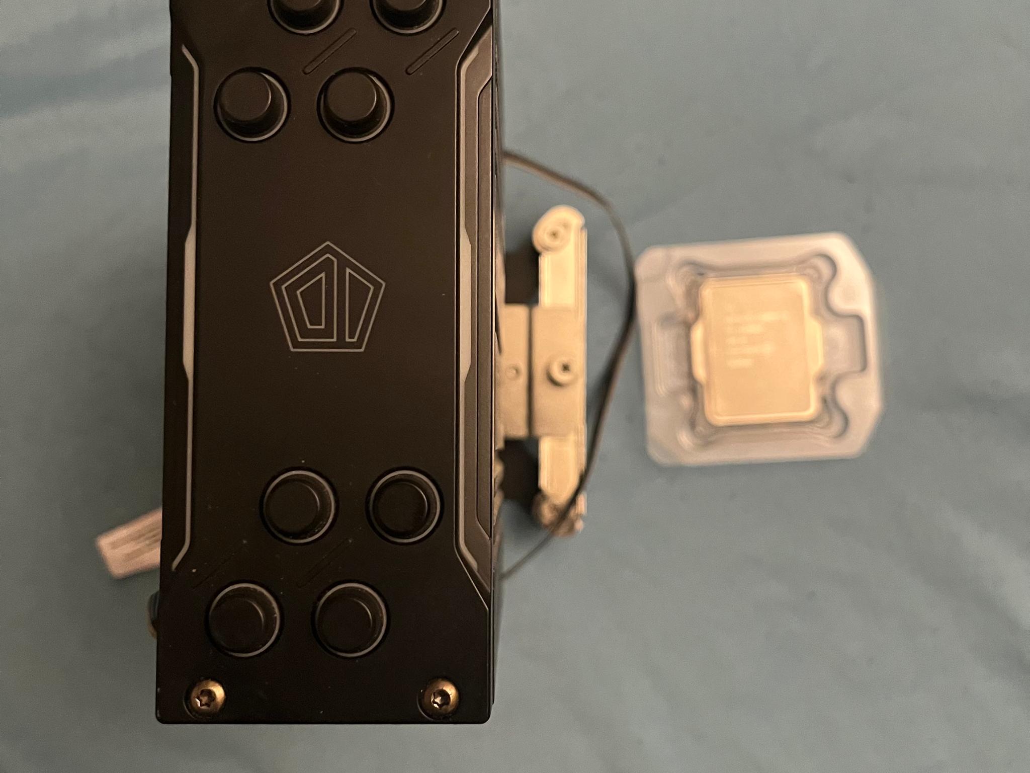 Intel Core i5-12600KF with CPU cooler