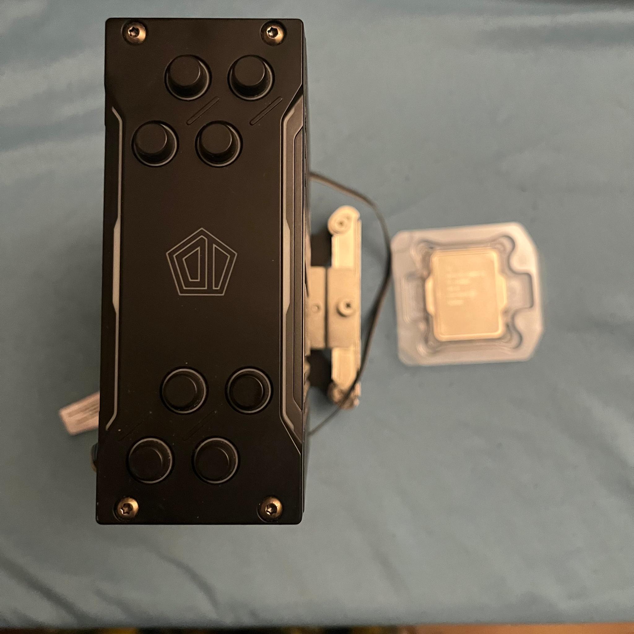 Intel Core i5-12600KF with CPU cooler