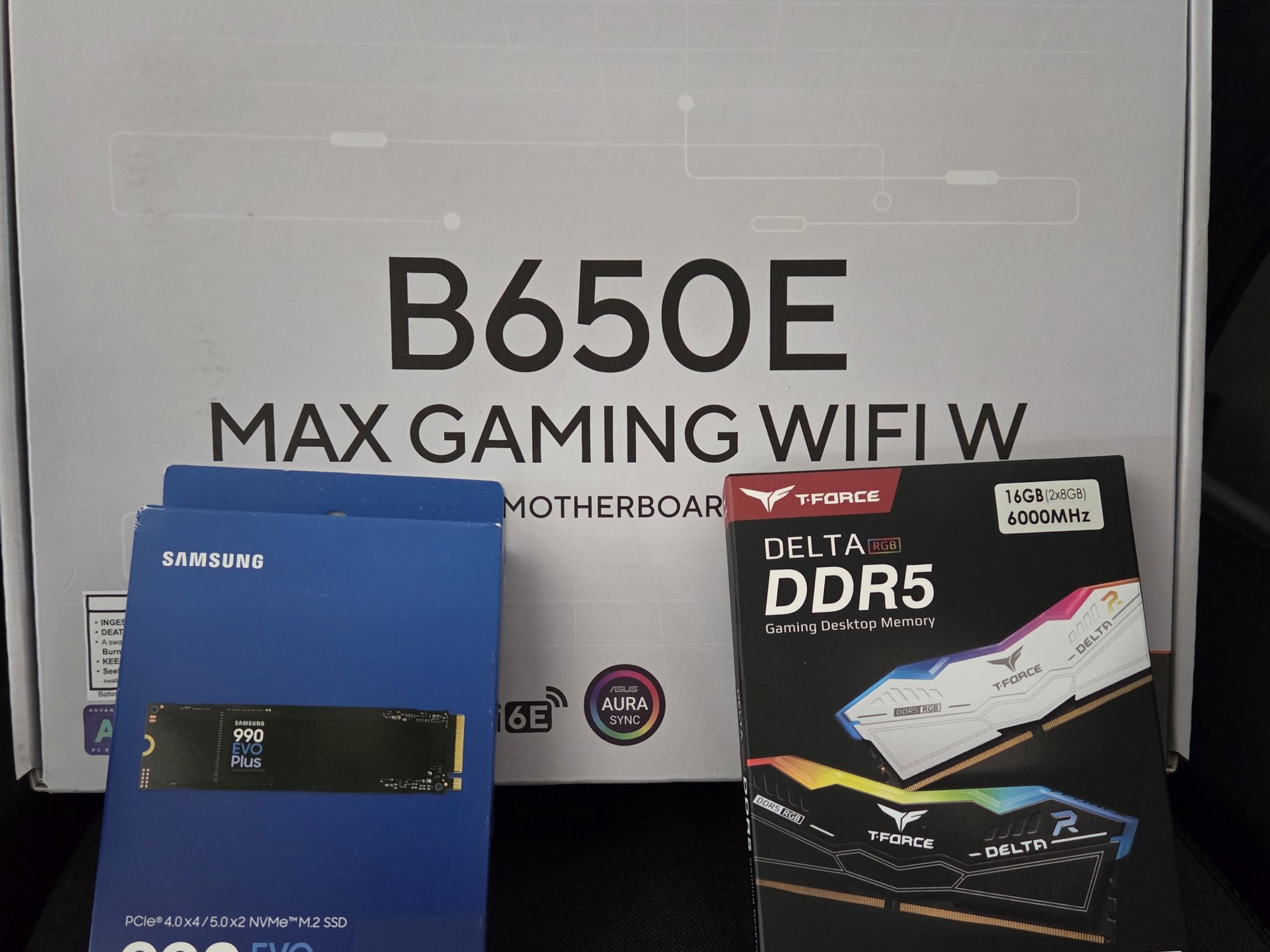ASUS B650E Max Gaming WiFi W, 1TB Samsung 990 EVO Plus, Team Group 16GB DDR5 Set White