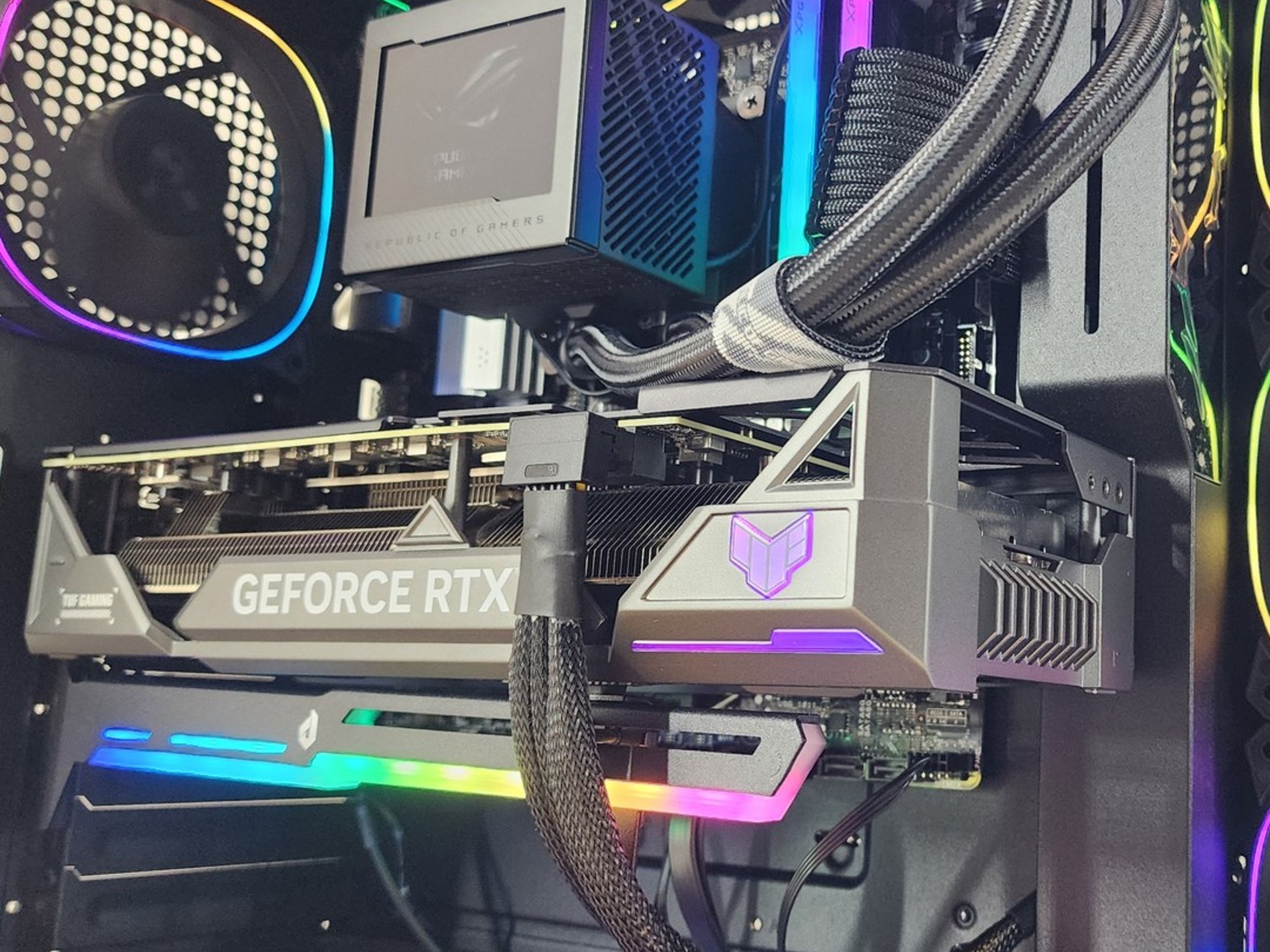 Gaming PC Ryzen 7 7800X3D 32GB RAM 2TB SSD RTX 4070 Ti 12GB Windows 11