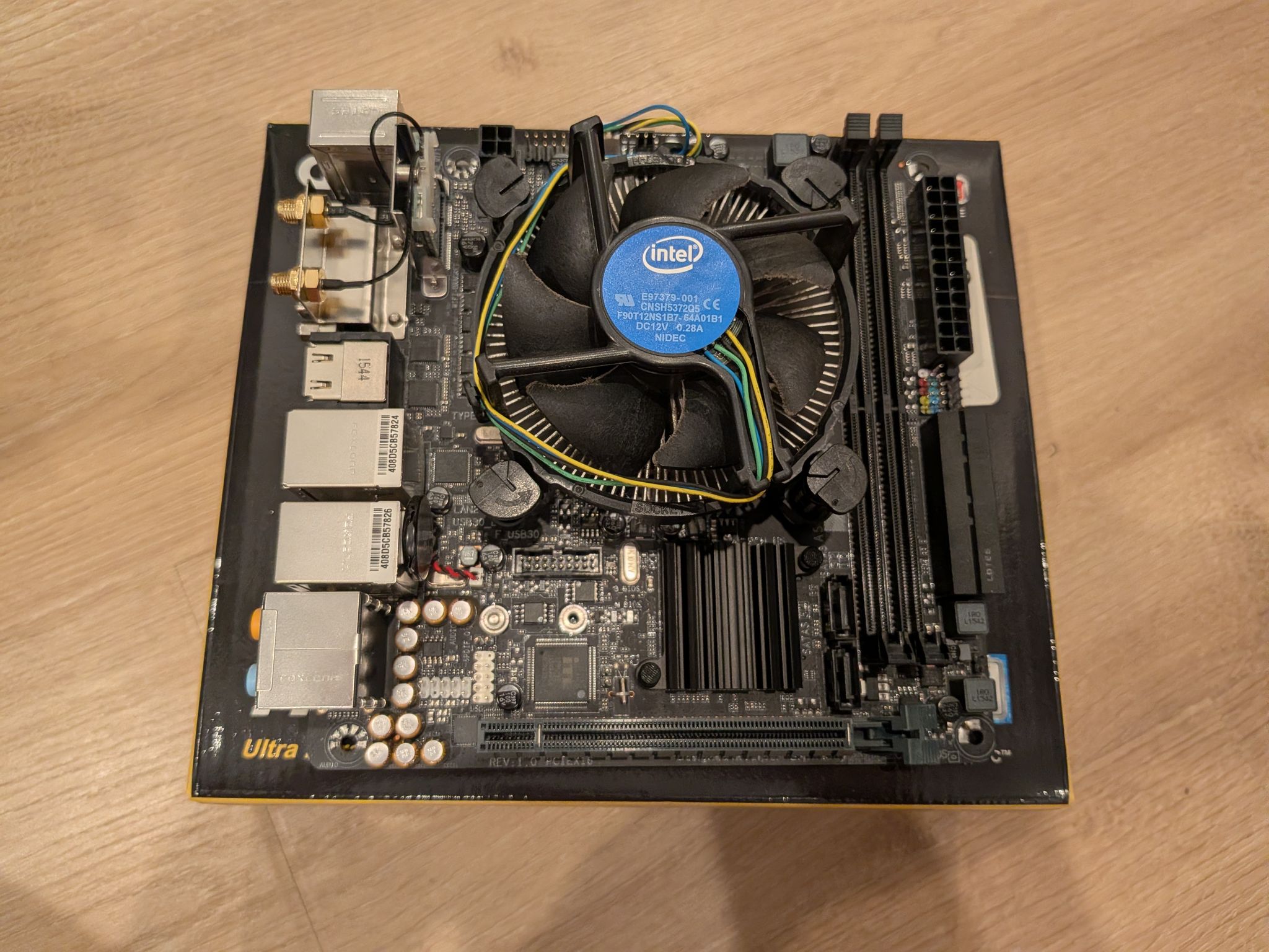 Gigabyte GA-H170N-WIFI Mini ITX LGA1151 + Intel Core i5-6500 3.2 GHz Quad-Core Processor