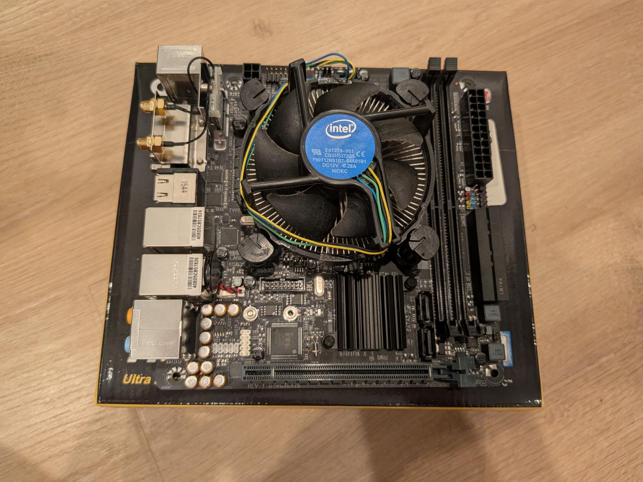 Gigabyte GA-H170N-WIFI Mini ITX LGA1151 + Intel Core i5-6500 3.2 GHz Quad-Core Processor