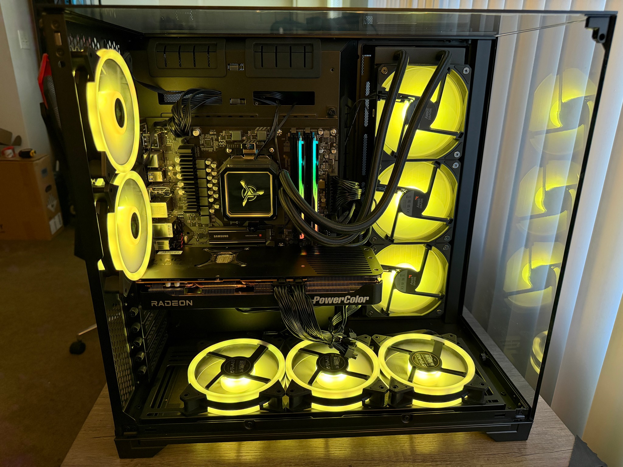 Skytech O11V Gaming PC AMD Ryzen 7 7700 RX 9070 XT 16GB 64GB DDR5 2TB NVMe Custom Gaming PC Build