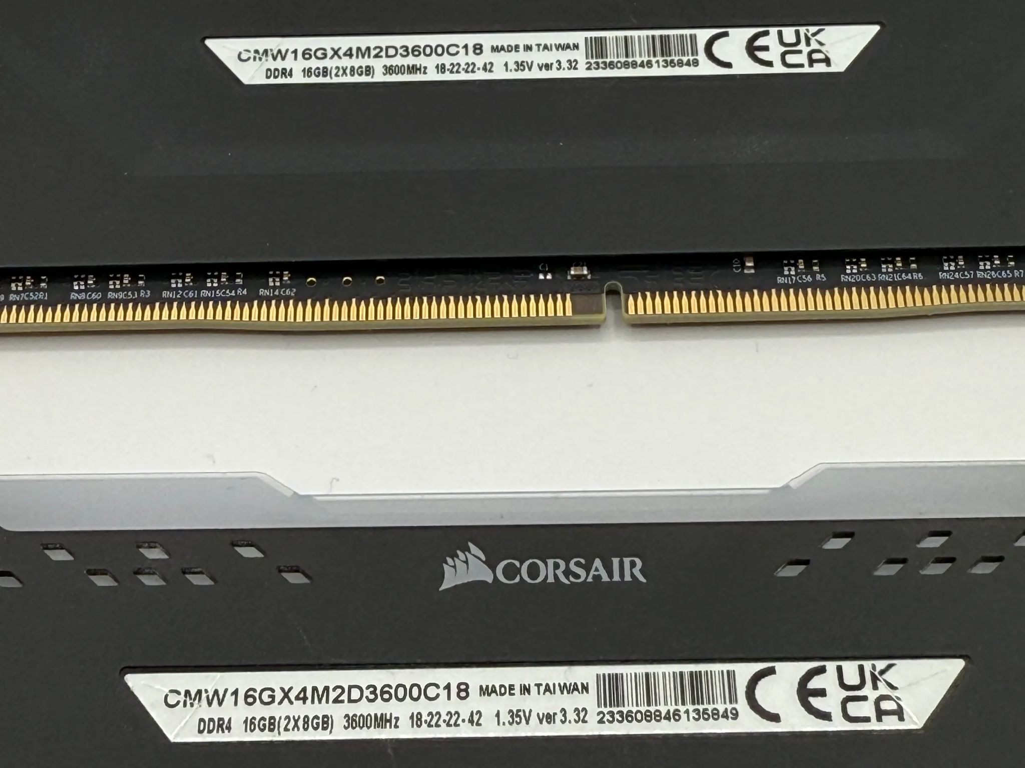 4 x 8GB Corsair Vengeance PRO RGB DDR4 3600MHz CL