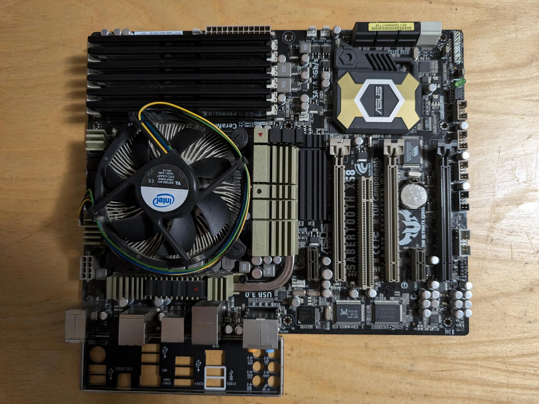 Asus X58 Sabertooth / i7 950 / 24GB DDR3 / Stock Cooler
