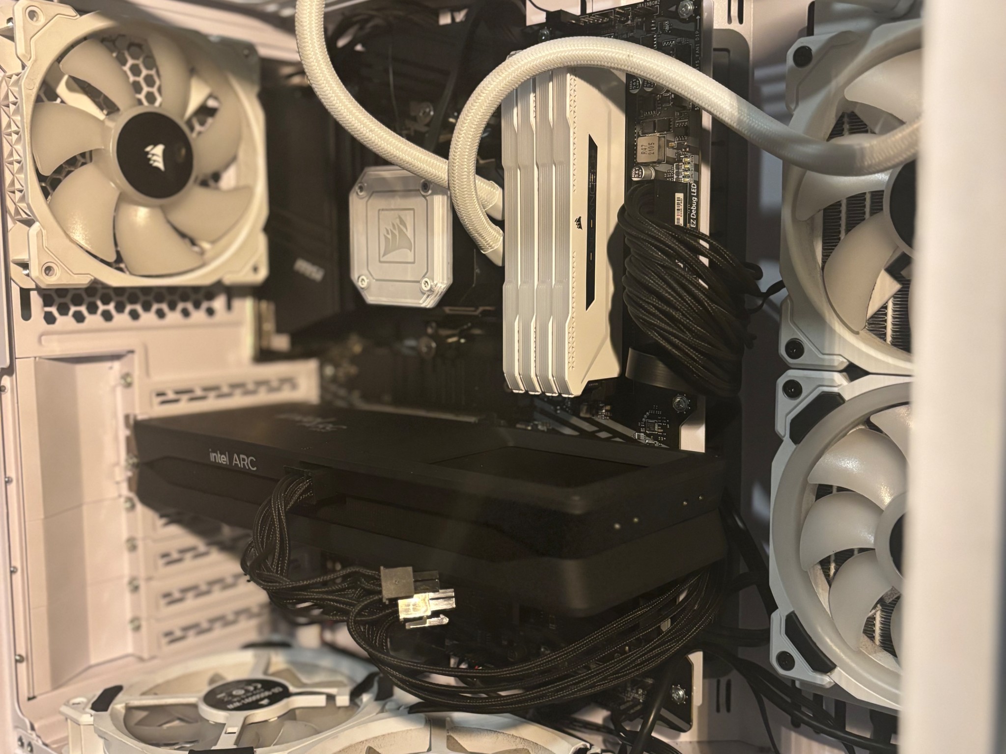 ALL WHITE | 1080p PC | B580 | R7 3700x | 32gb RAM | 2tb Storage