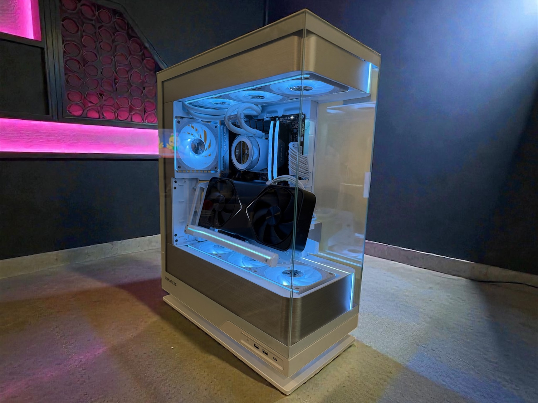 WHITE DEMON 😈 — RTX 5090 / i7-14700K — BUILT TO HUMILIATE ANY GAME 🧊