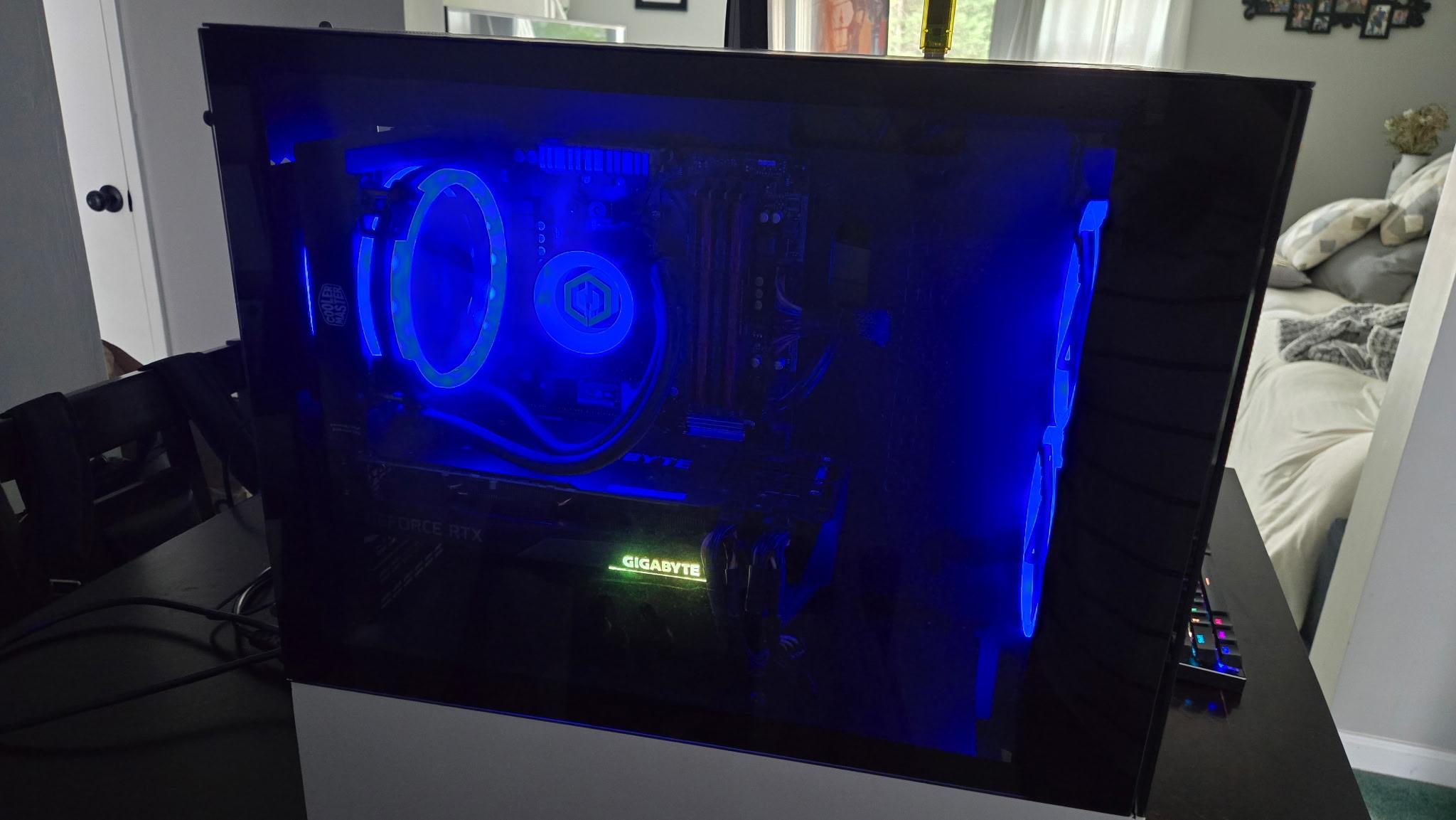 AMD Ryzen 7 3700x, Gigabyte NVIDIA GeForce RTX 3070 SSD M.2 1TB  Ram 32 GB  ASRock MB  800 GR PSU