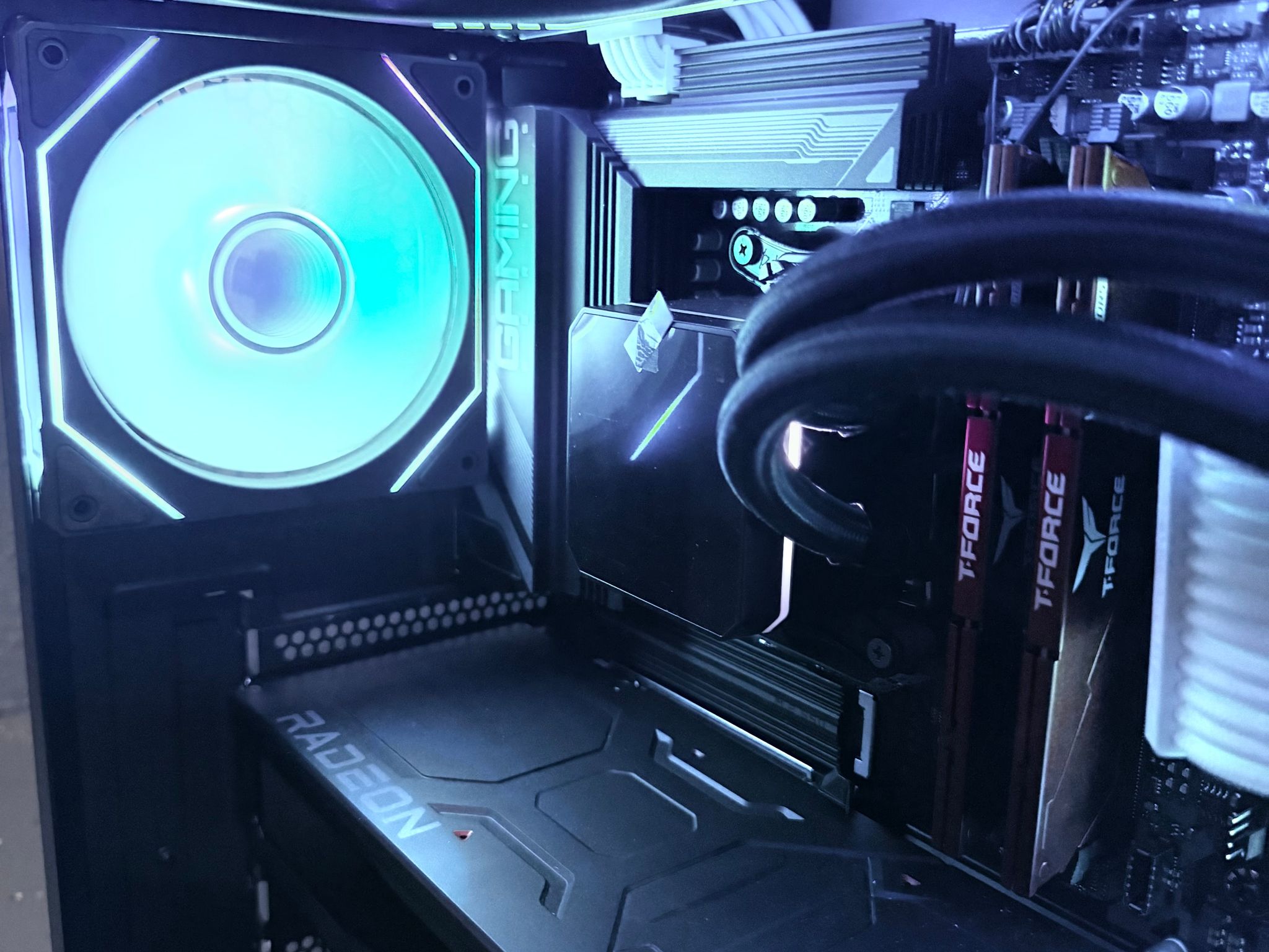 ❄️"Polar Flux"🌈 | 4K Gaming | RX 7900 XT 20GB | Ryzen 7 7800X3D | 32GB DDR5 | 3TB Storage