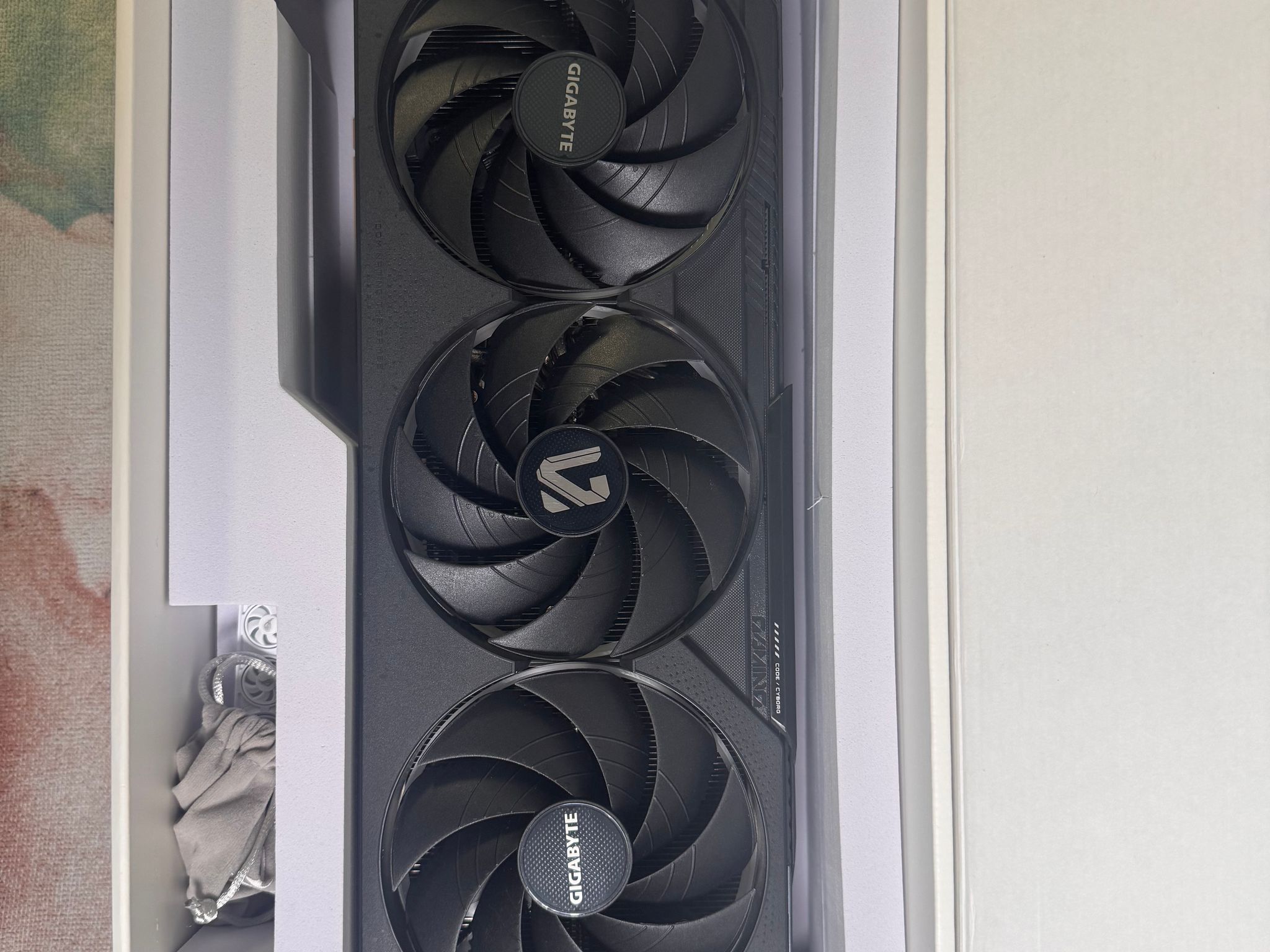 GIGABYTE GeForce RTX 5080 GAMING OC 16G