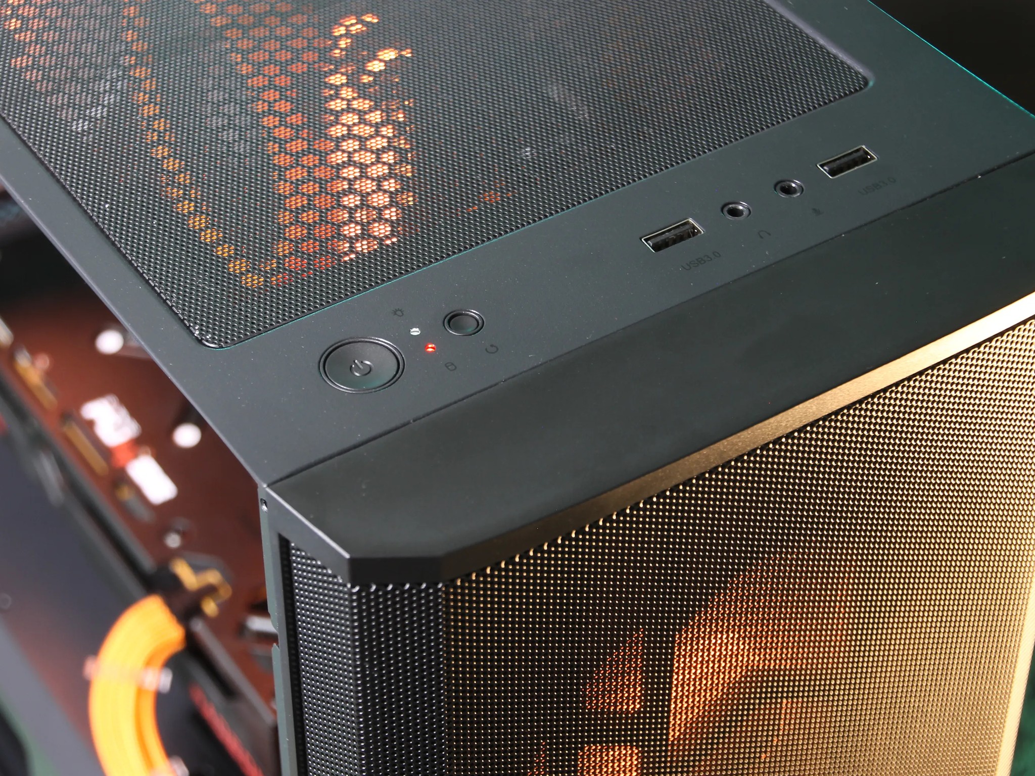 𝙃𝙍𝙑𝙎𝙏 // Ryzen 5 2600, RX 6600 XT // Entry-Level Gaming PC