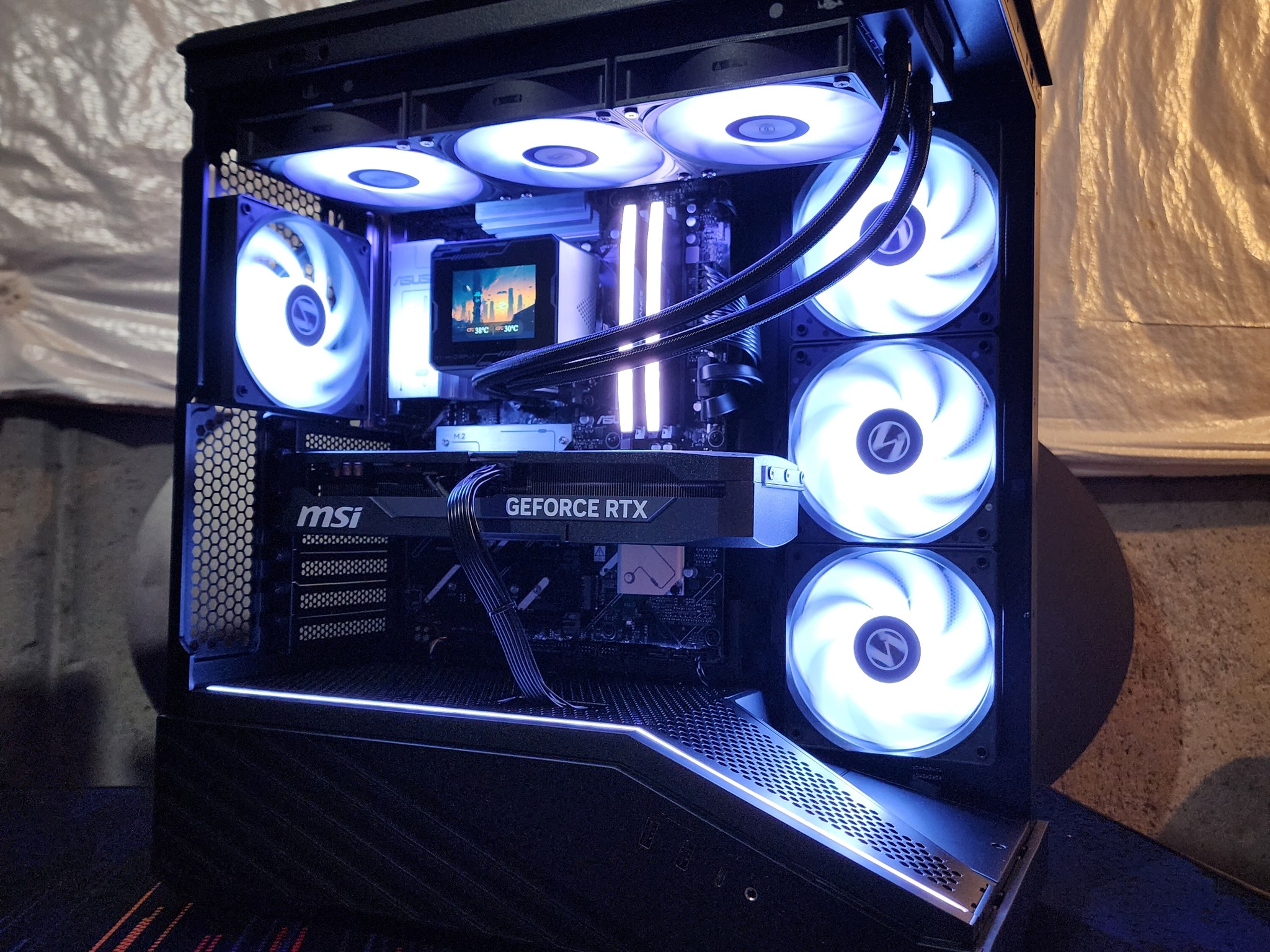 RTX 5080 / Ryzen 7 9800X3D / 32GB DDR5 RAM / 2TB NVMe