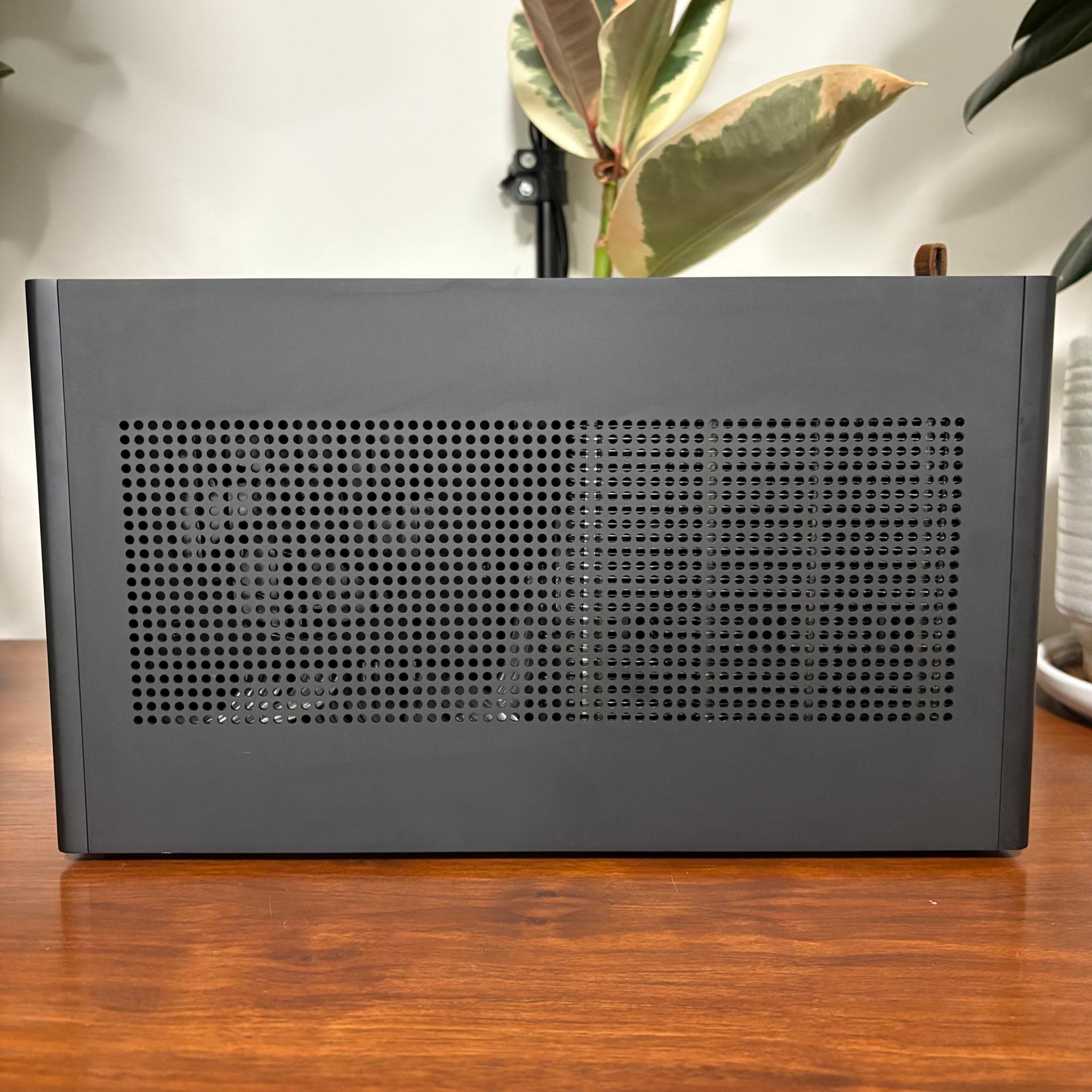 RX 9070 XT | Ryzen 7 5700X3D | 32GB DDR4 | 2 TB SSD | 750W PSU | 1x 120mm Fan | Ghost S1 ITX