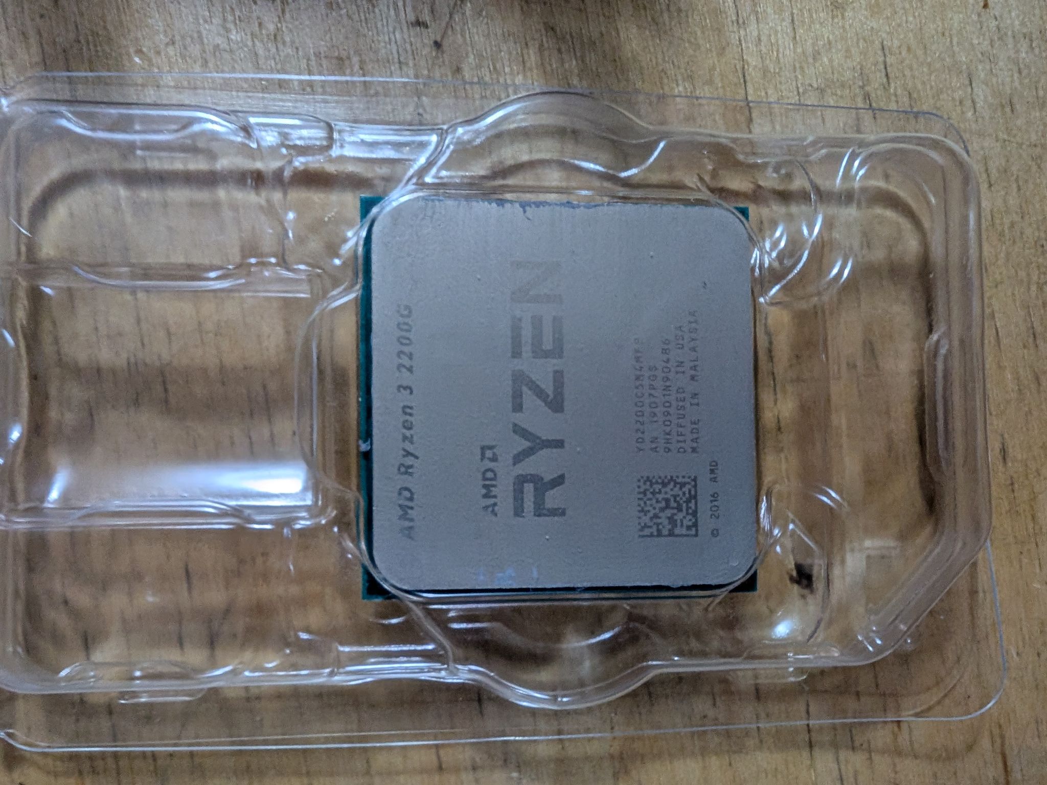 AMD Ryzen 3 2200G