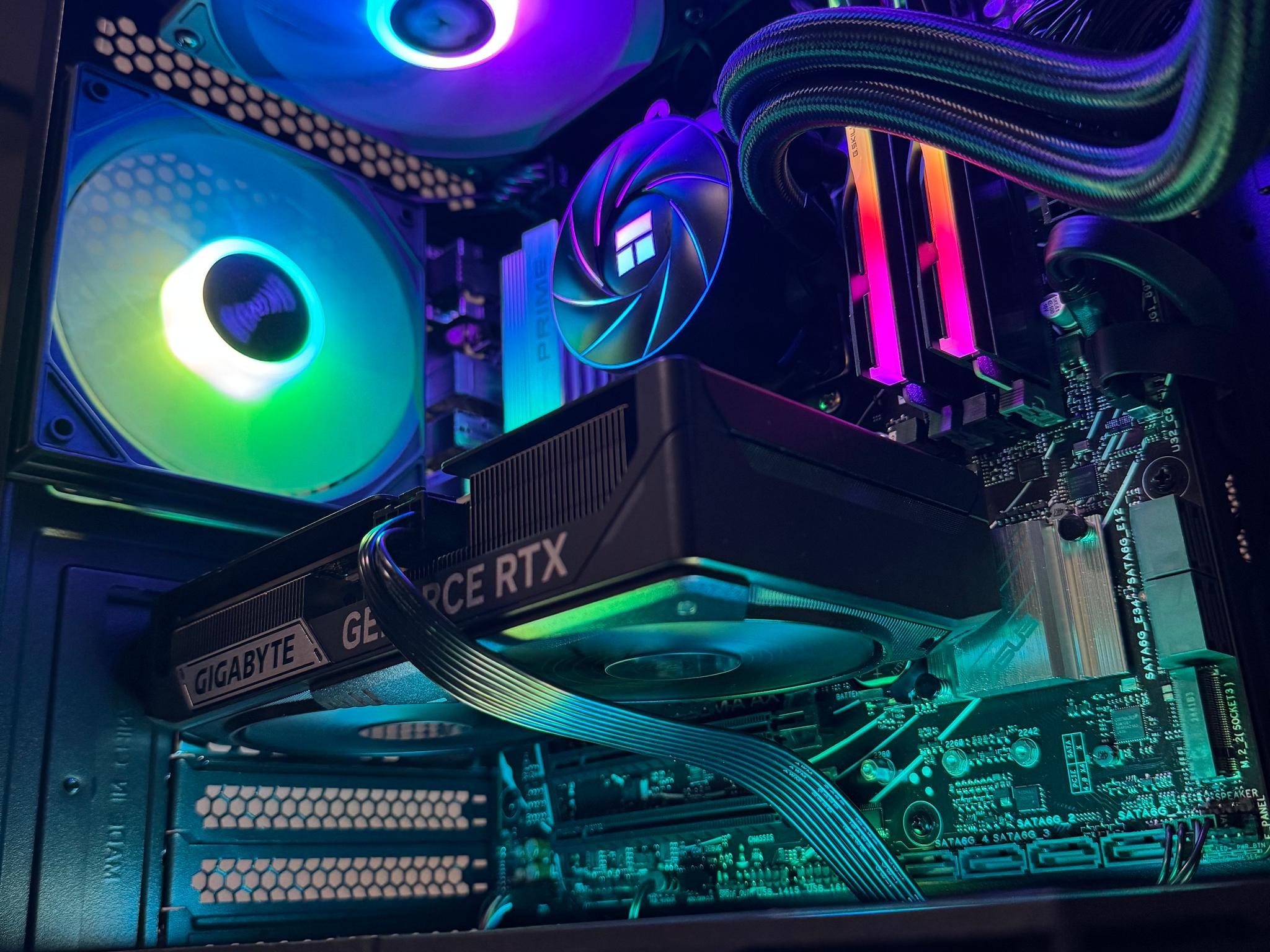 Ryzen 7 9700X / RTX 5060 Ti 16GB Gaming PC