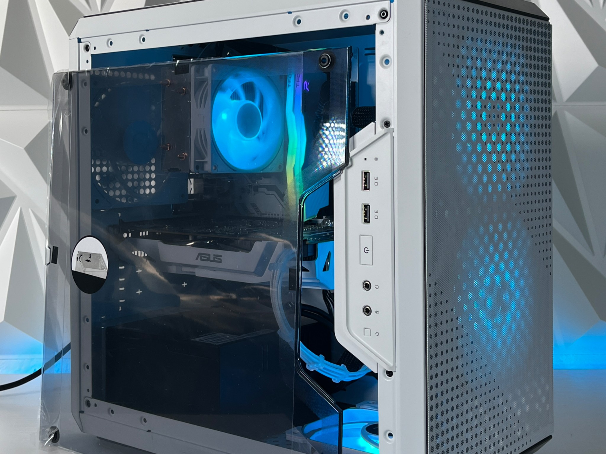 GTX 1060 6GB, Ryzen 7 1700X, 16GB 3600MHz | White RGB Gaming Computer