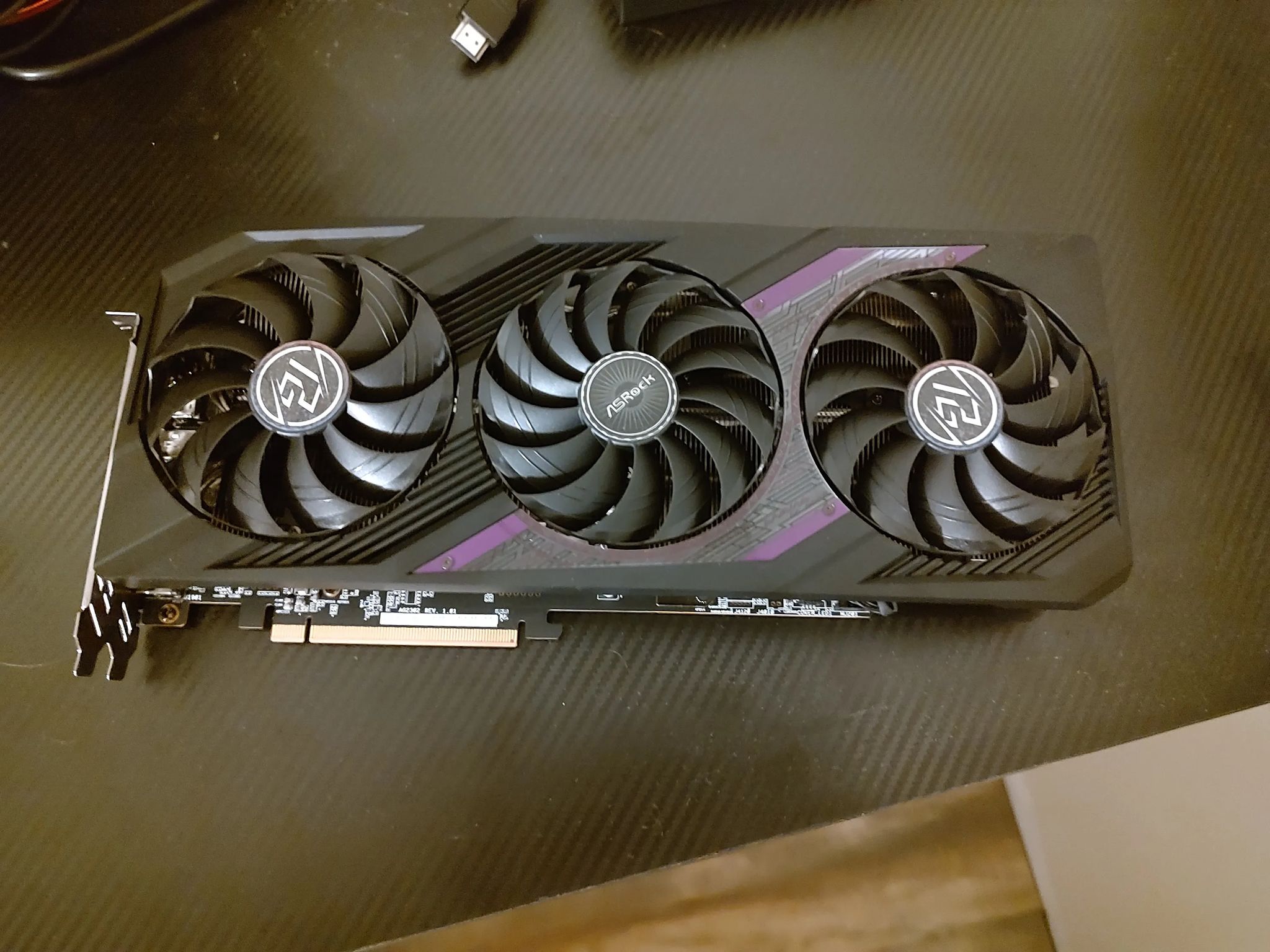 Asrock phantom gaming 7800XT with original box (almost new))