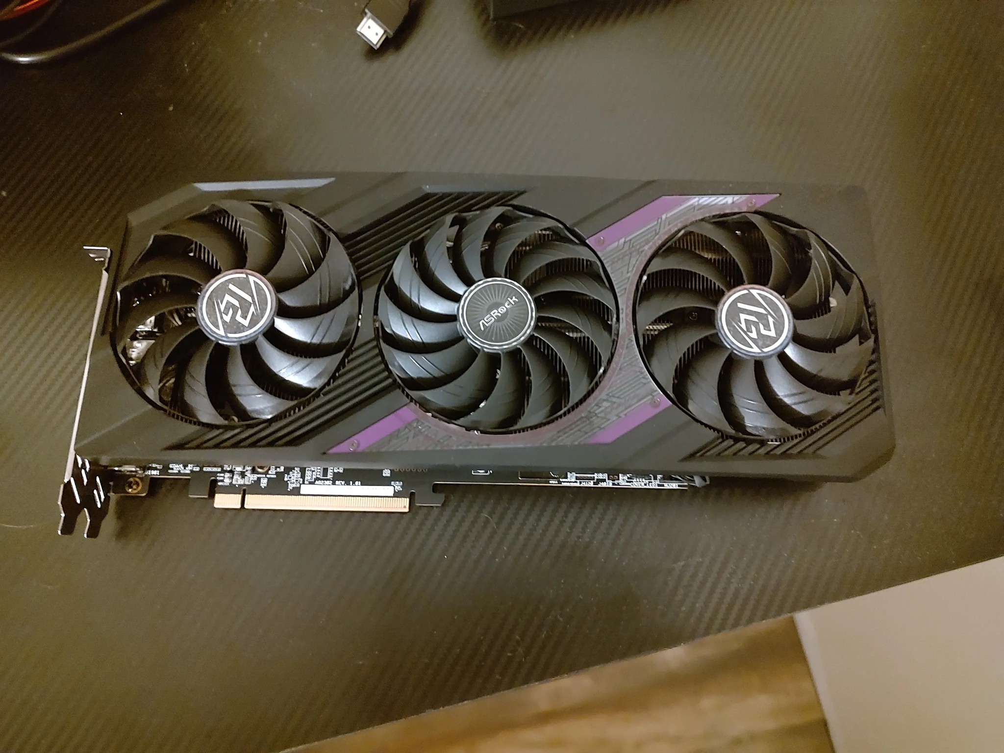 Asrock phantom gaming 7800XT with original box (almost new))