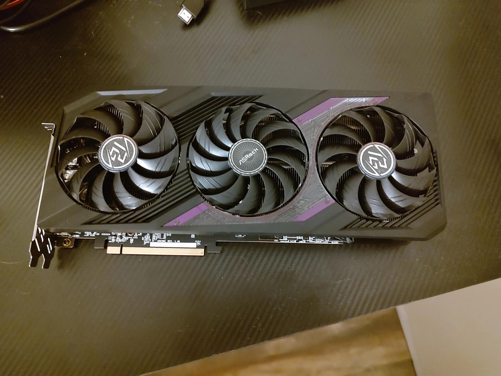 Asrock phantom gaming 7800XT with original box (almost new))