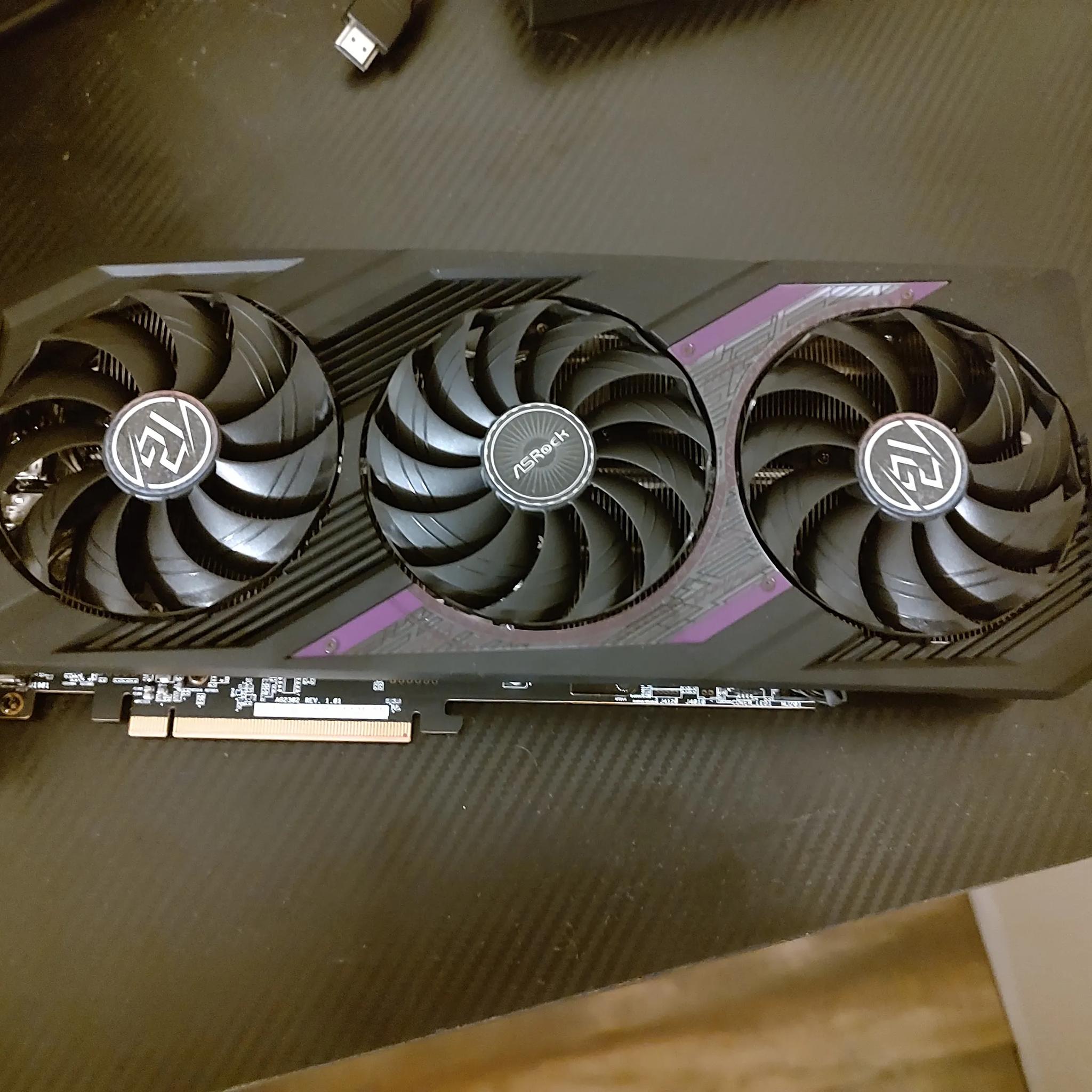 Asrock phantom gaming 7800XT with original box (almost new))