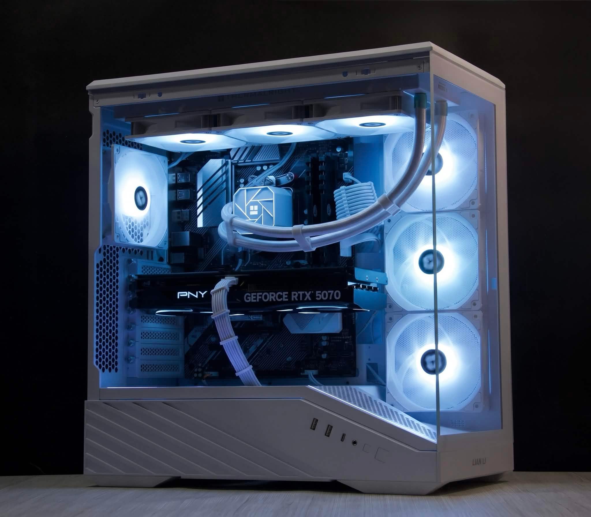 RTX 5070, Ryzen 7, 32GB DDR4, 1TB NVMe SSD, WiFi - Liquid Cooled Gaming PC