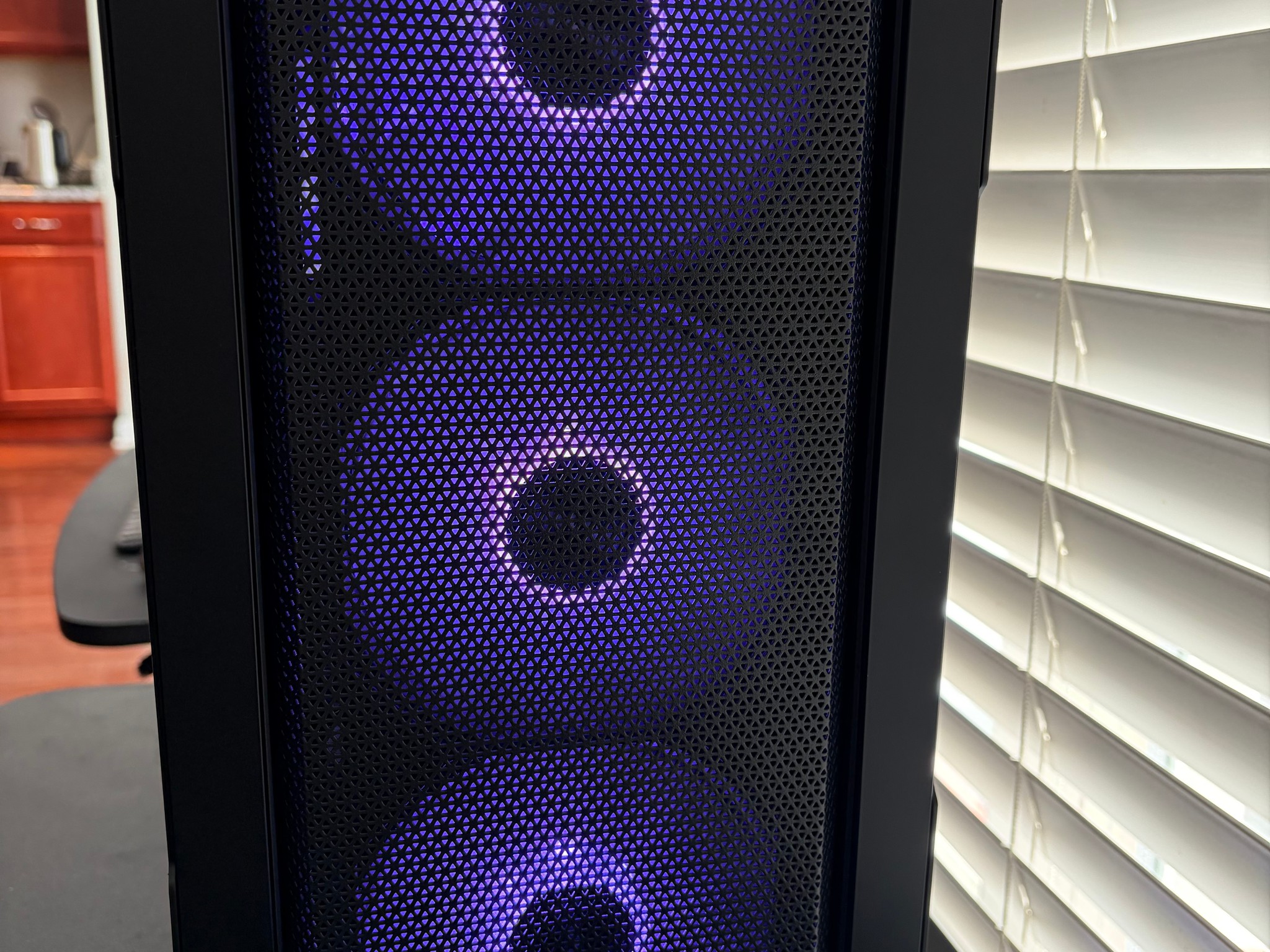 RX 9060 XT 16GB | Ryzen 7 5700X | 32GB RAM | 1.5TB NVMe | Wi-Fi | ARGB