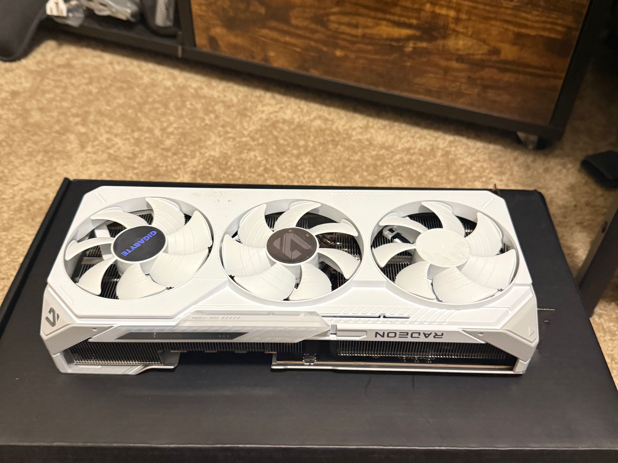 GIGABYTE RX 9070 XT GAMING OC ICE 16G