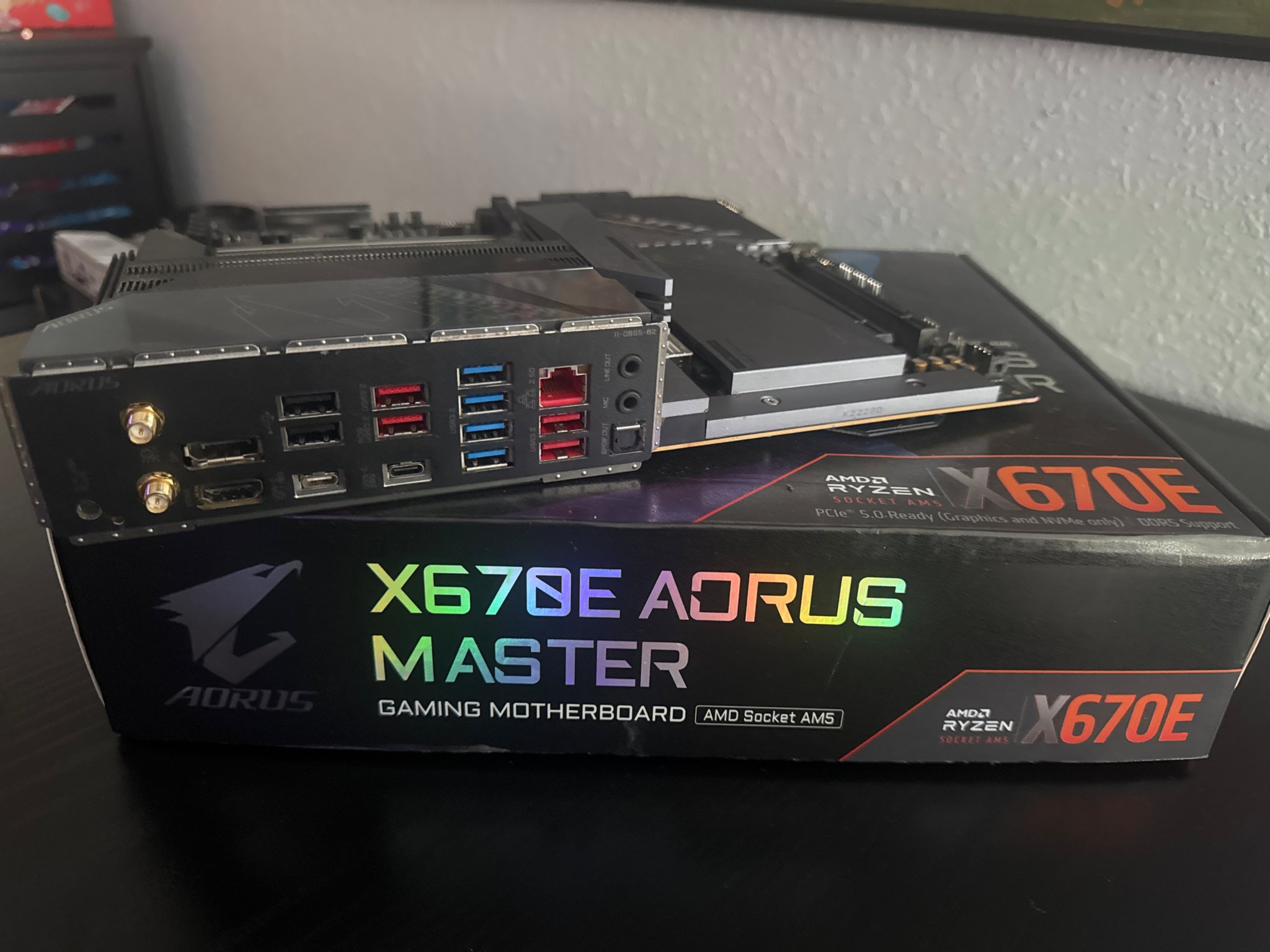 Gigabyte X670E Aorus Master, Ryzen 9 7950X Bundle!