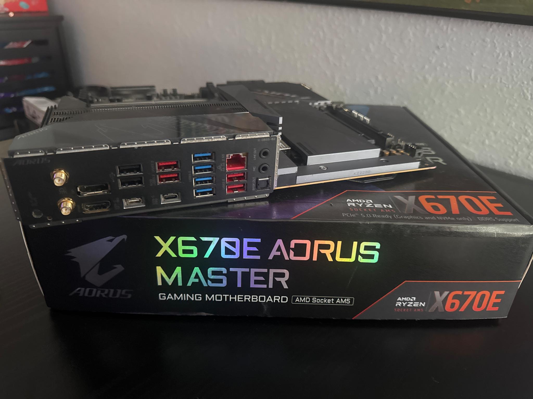 Gigabyte X670E Aorus Master, Ryzen 9 7950X Bundle!