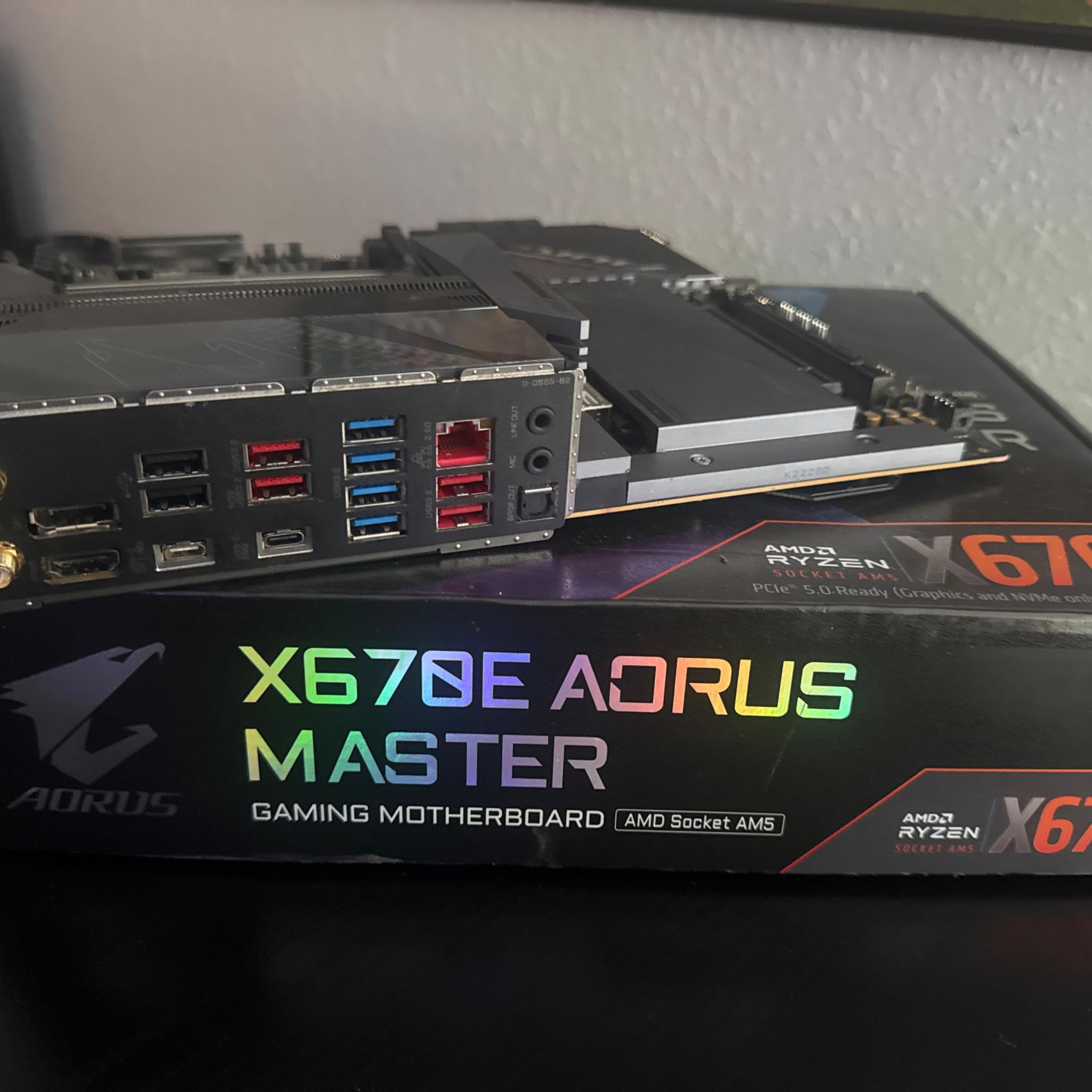 Gigabyte X670E Aorus Master, Ryzen 9 7950X Bundle!