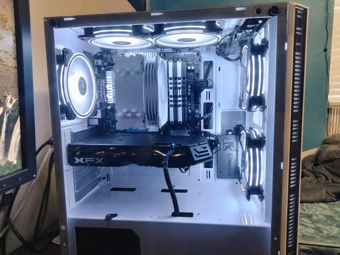 'White Fang' Mid-Range Gaming PC