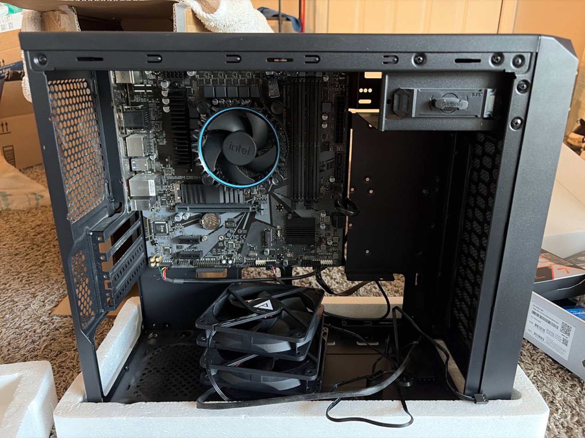 Intel Core i5-12400F/Gigabyte B660M DS3H/Intel Laminar RM1 Cooler – LGA1700 Bundle